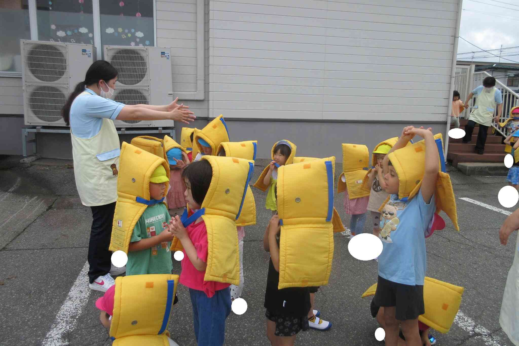 3～5歳児のお友達は、テラスから避難しました…落ち着いて避難できていました