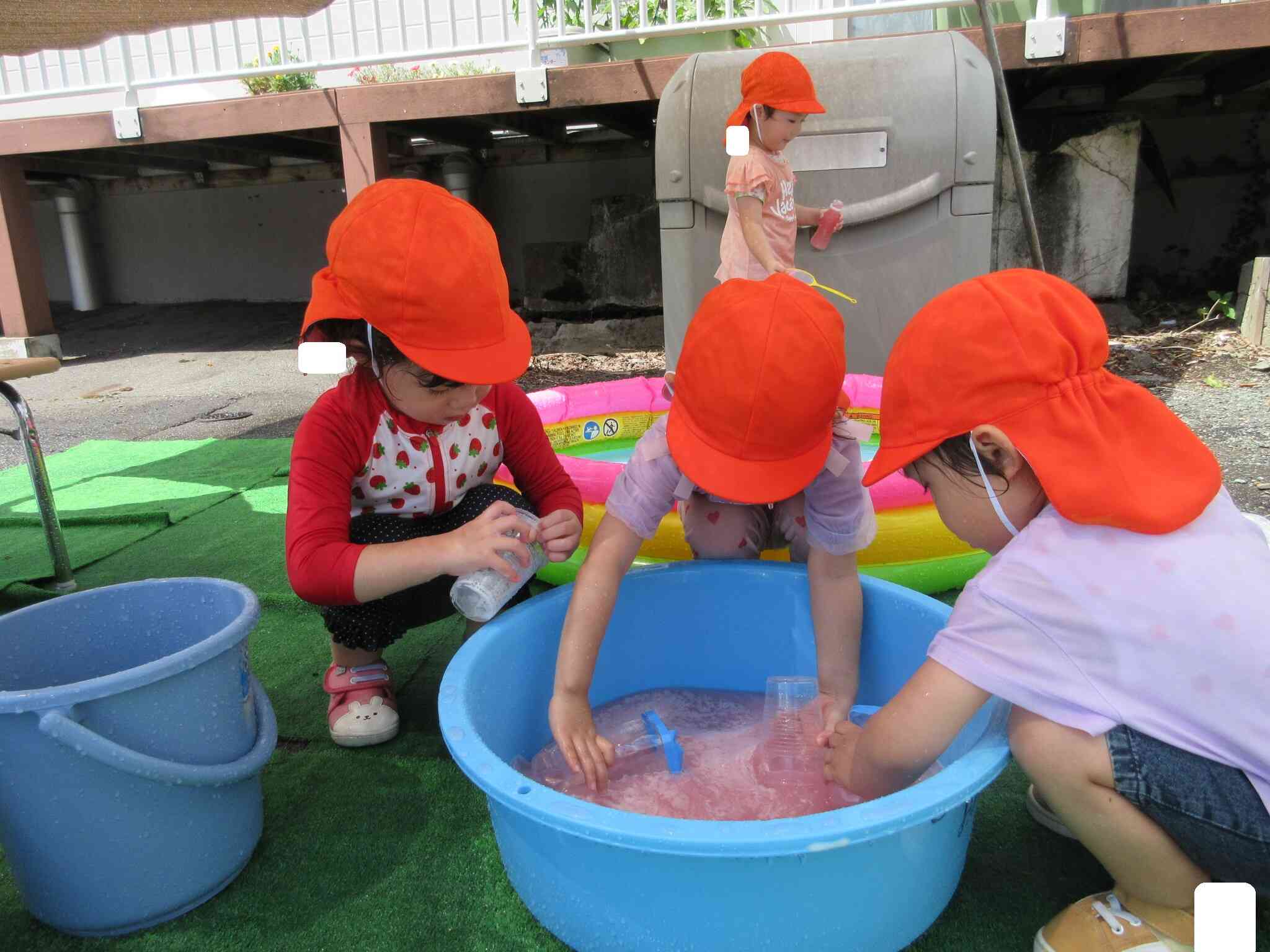 こっちには色水遊び