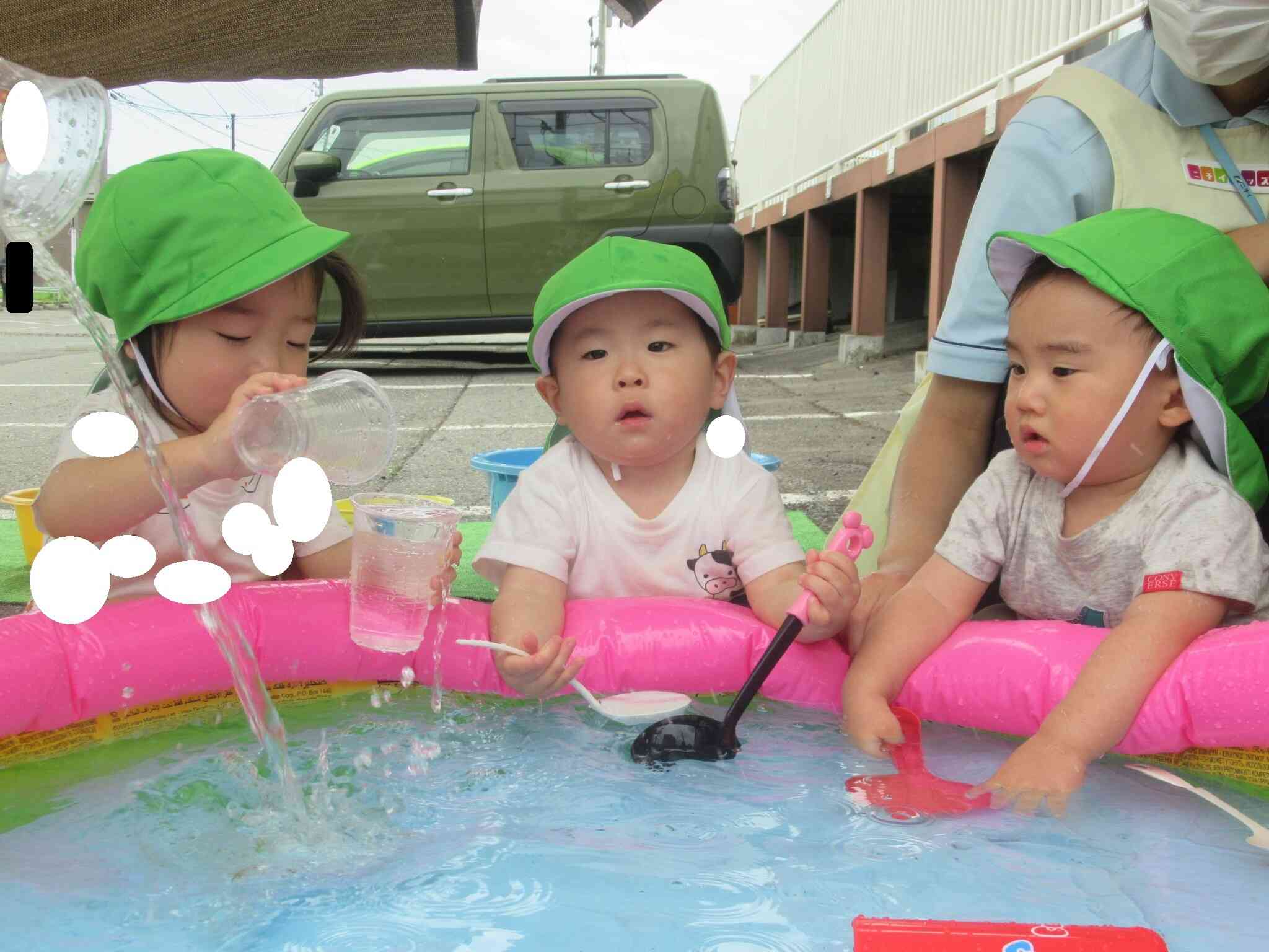 おもいっきり水遊び（1歳児）