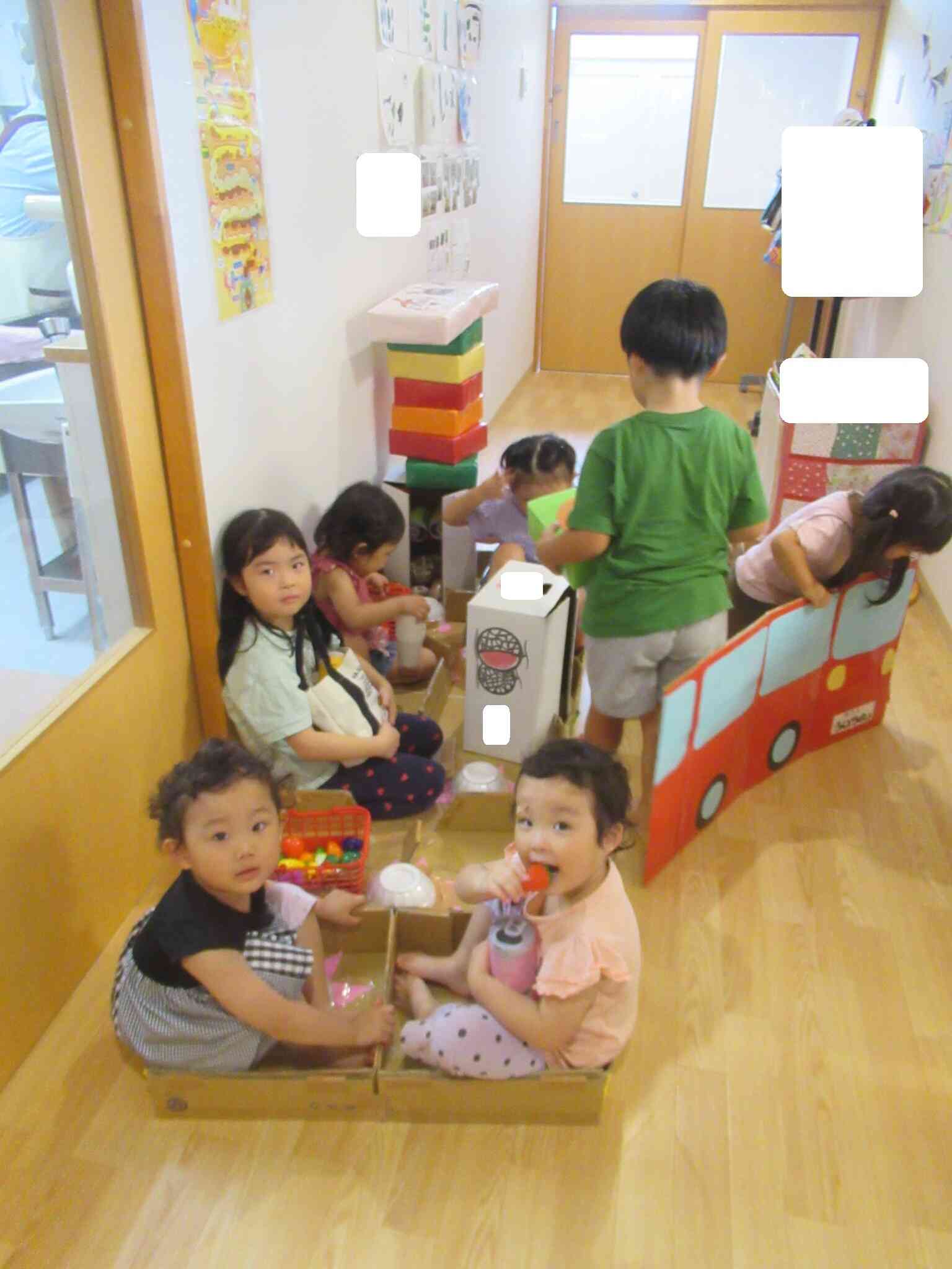 一緒に遊ぶと楽しいね(2.4歳児)