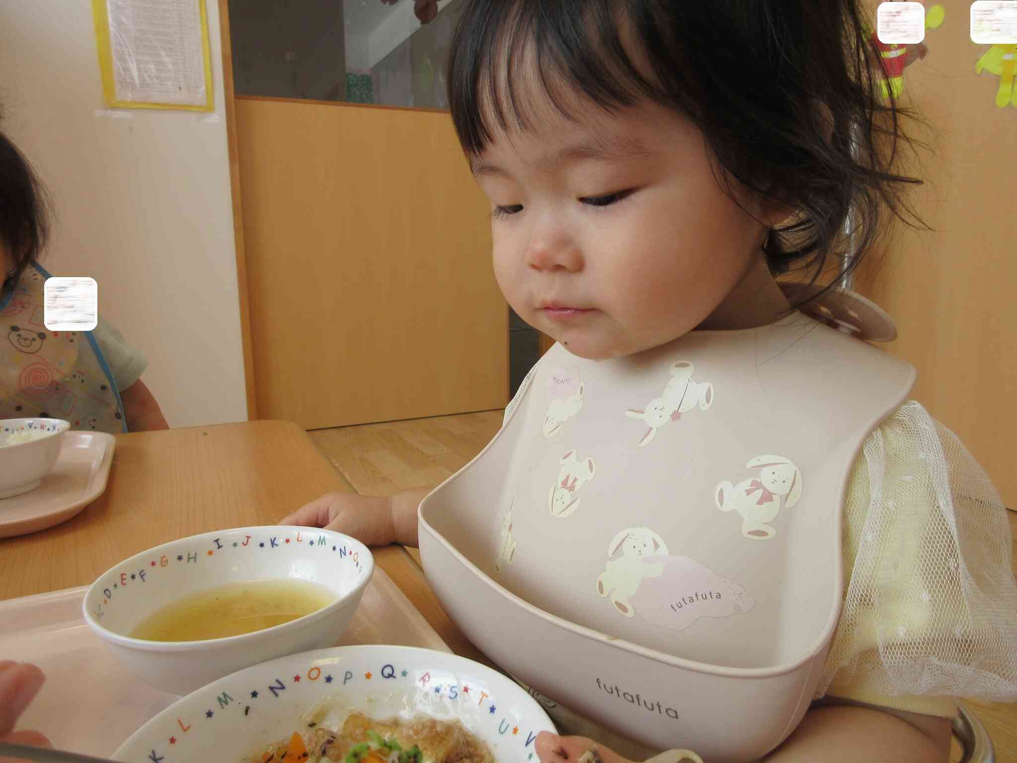 「何から食べようかな…？」