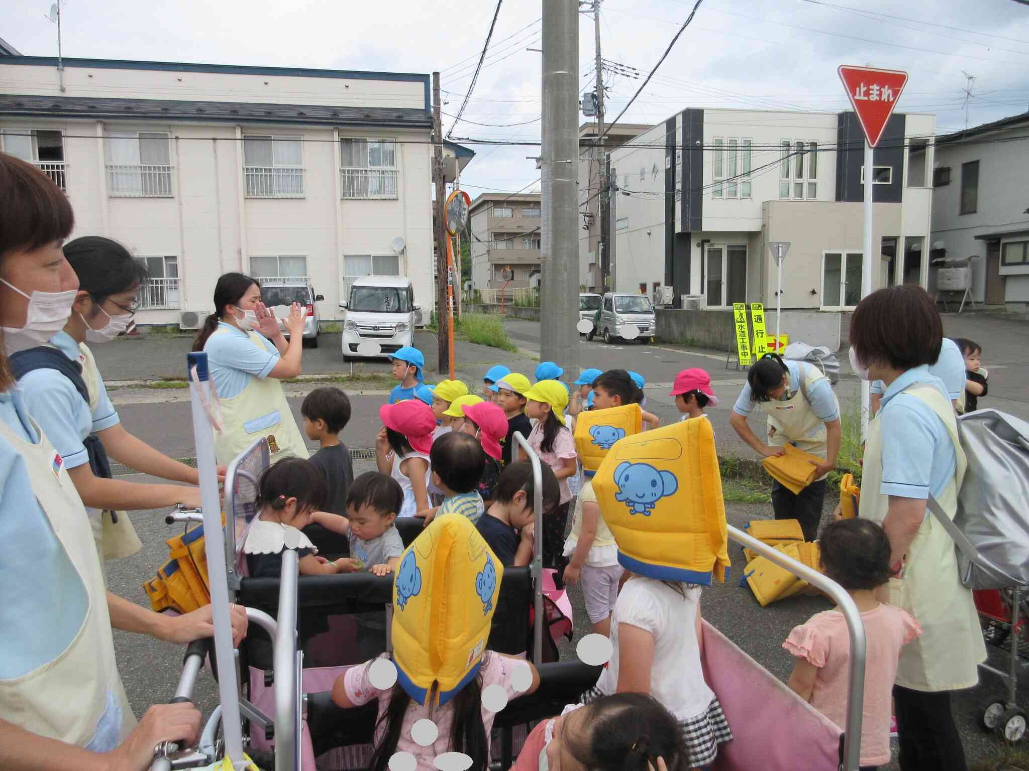 避難の際のお話をしている写真です。