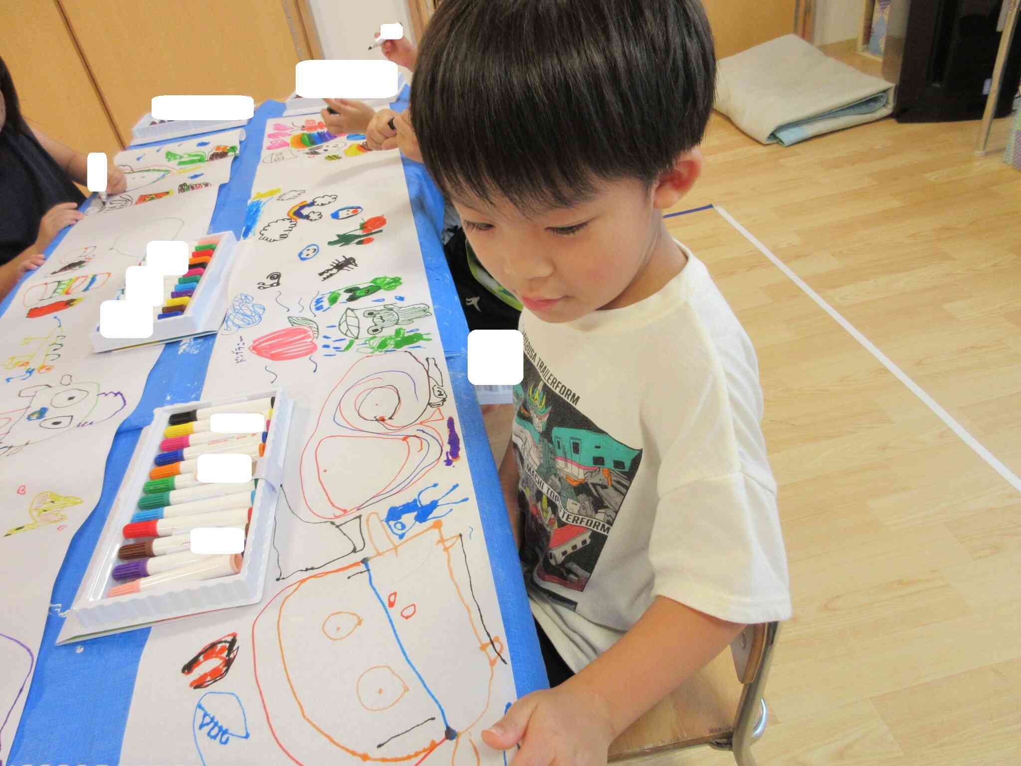 自分の描いた絵に顔もつけて、素敵に仕上げていたお友達です