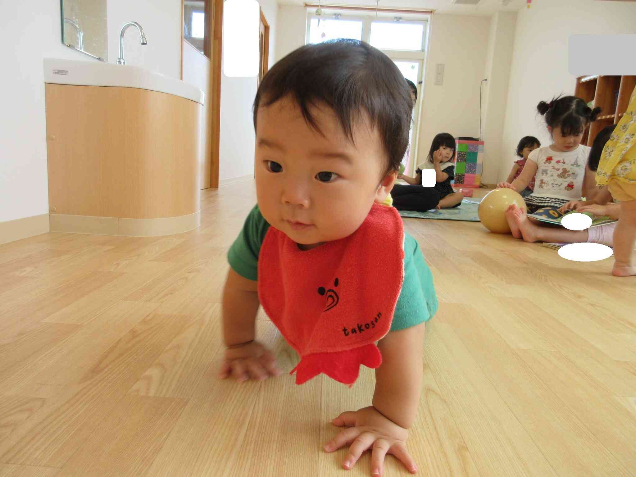ハイハイの速さは誰にも負けないぞ！