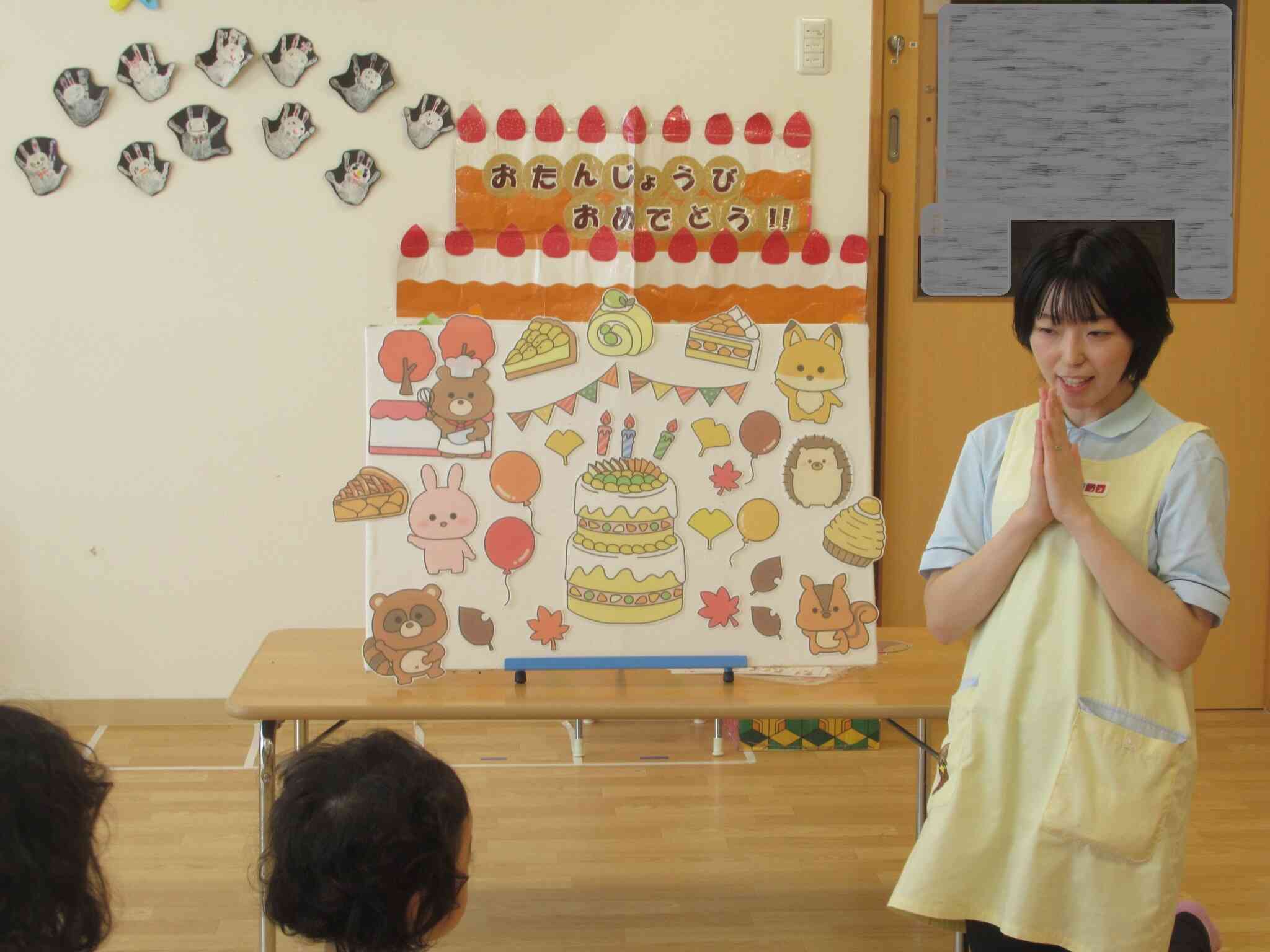 可愛い動物さんたちが秋の食べ物を持ってケーキ作りをするお話を見ましたよ。