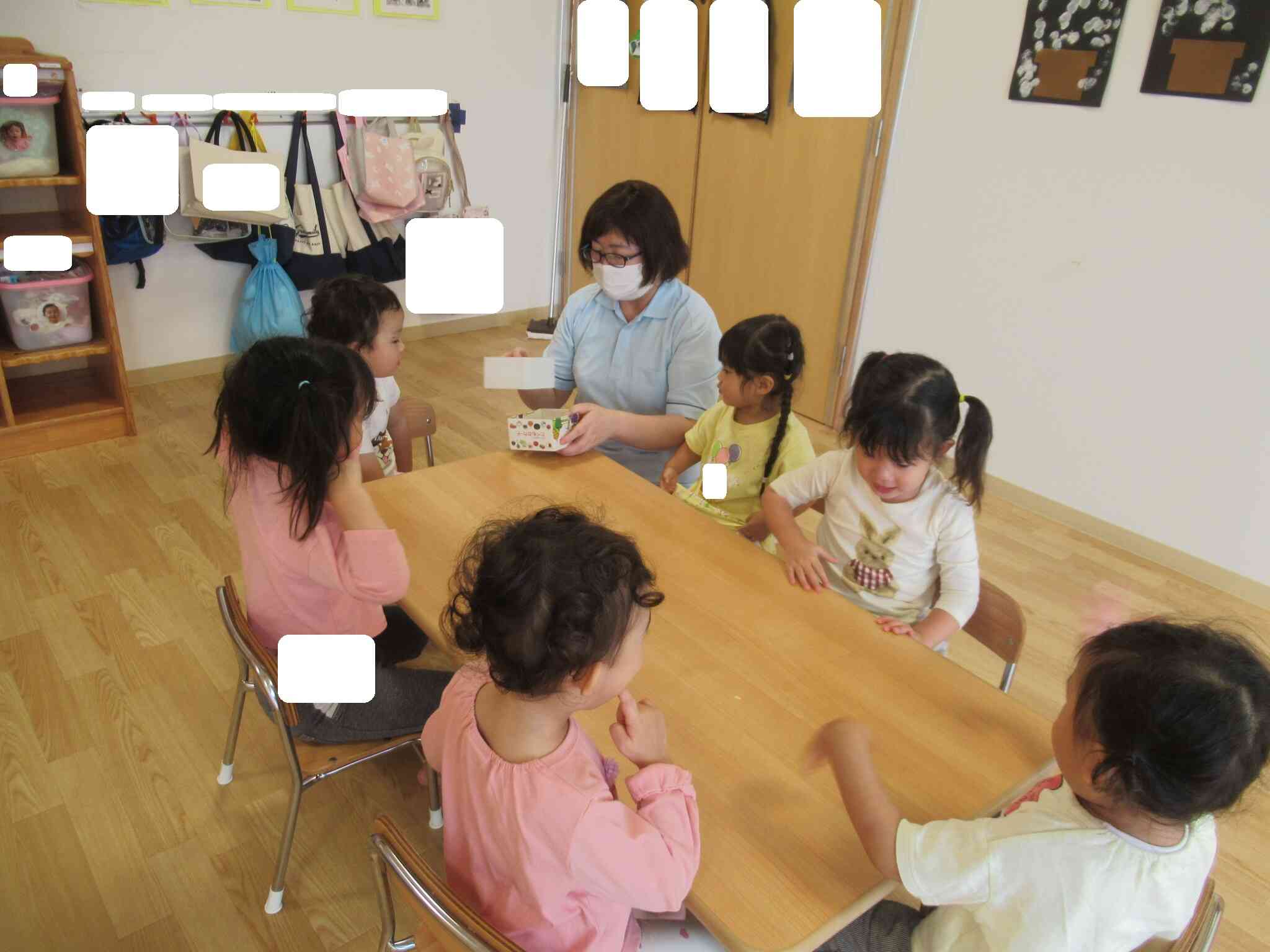 箱の中から…