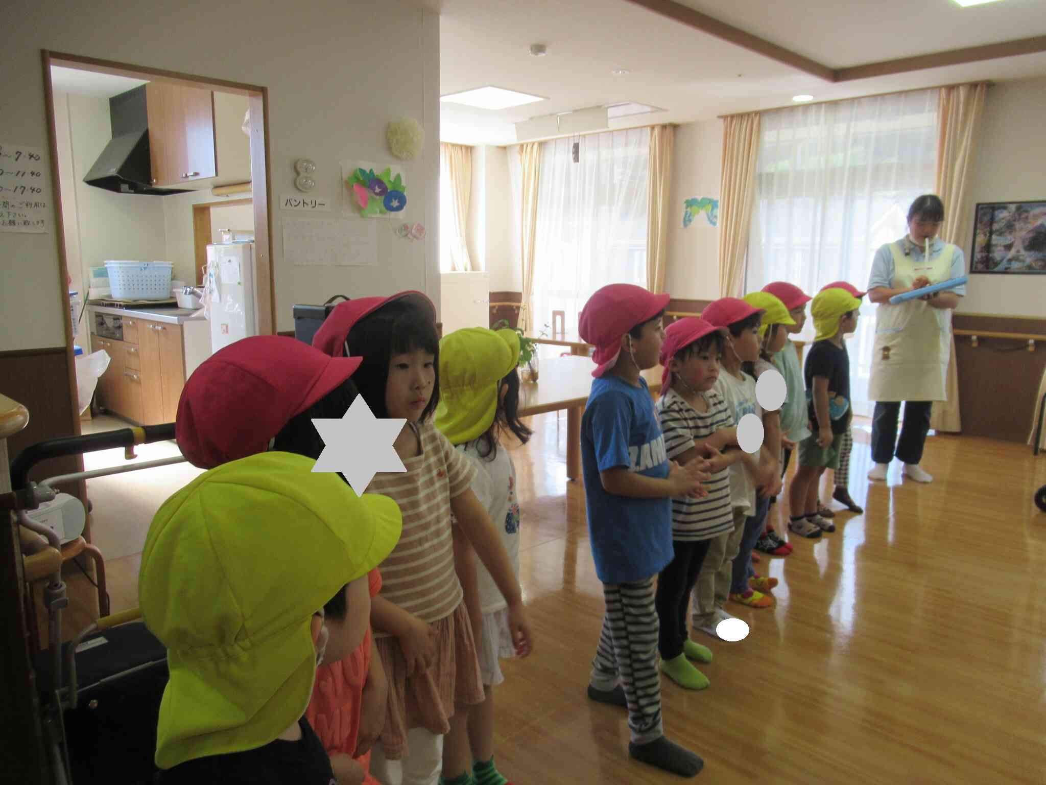 始まりと終わりには、保育園でいつも歌っている「おはようのうた」と「おかえりのうた」も歌って朝のご挨拶やお別れのご挨拶もしました。