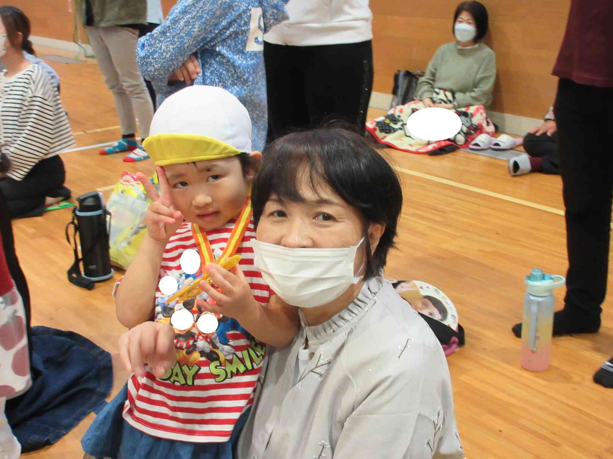 保護者の方と「ハイポーズ」とても素敵な笑顔ですね。