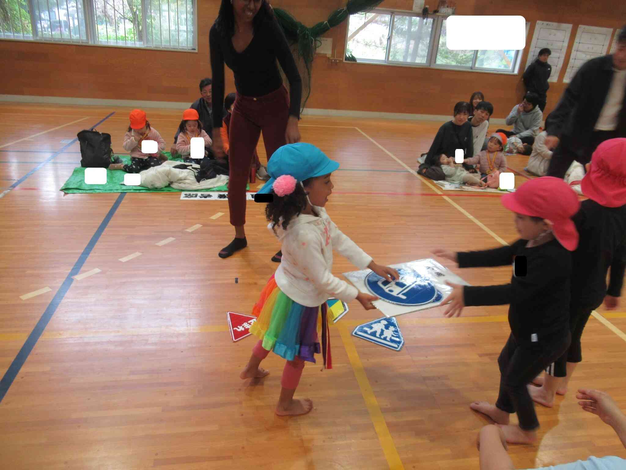 見つけたカードは年長児さんへ!「ピンポン」