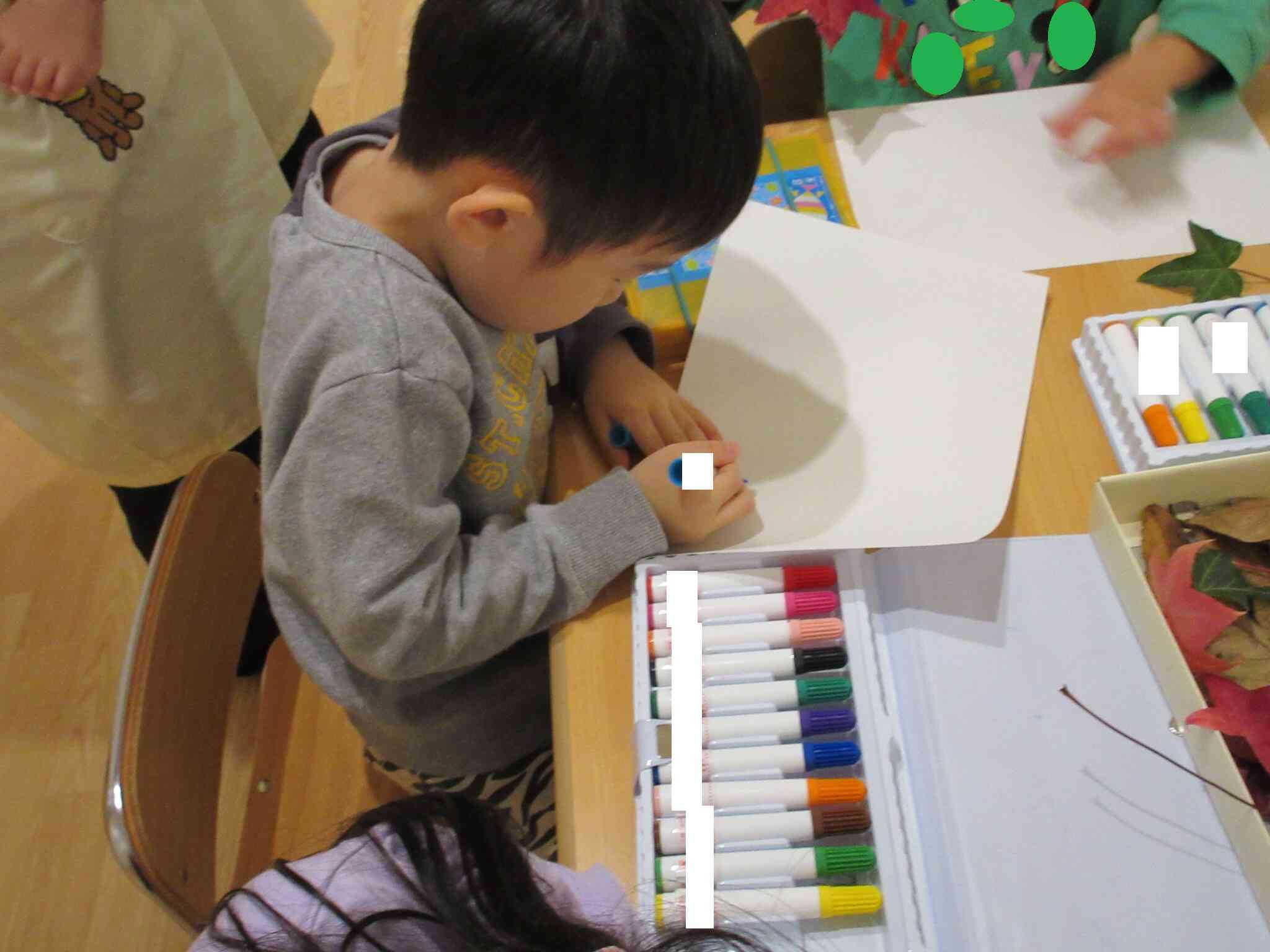 穴が空くくらい集中してこすっていたお友達もいました。