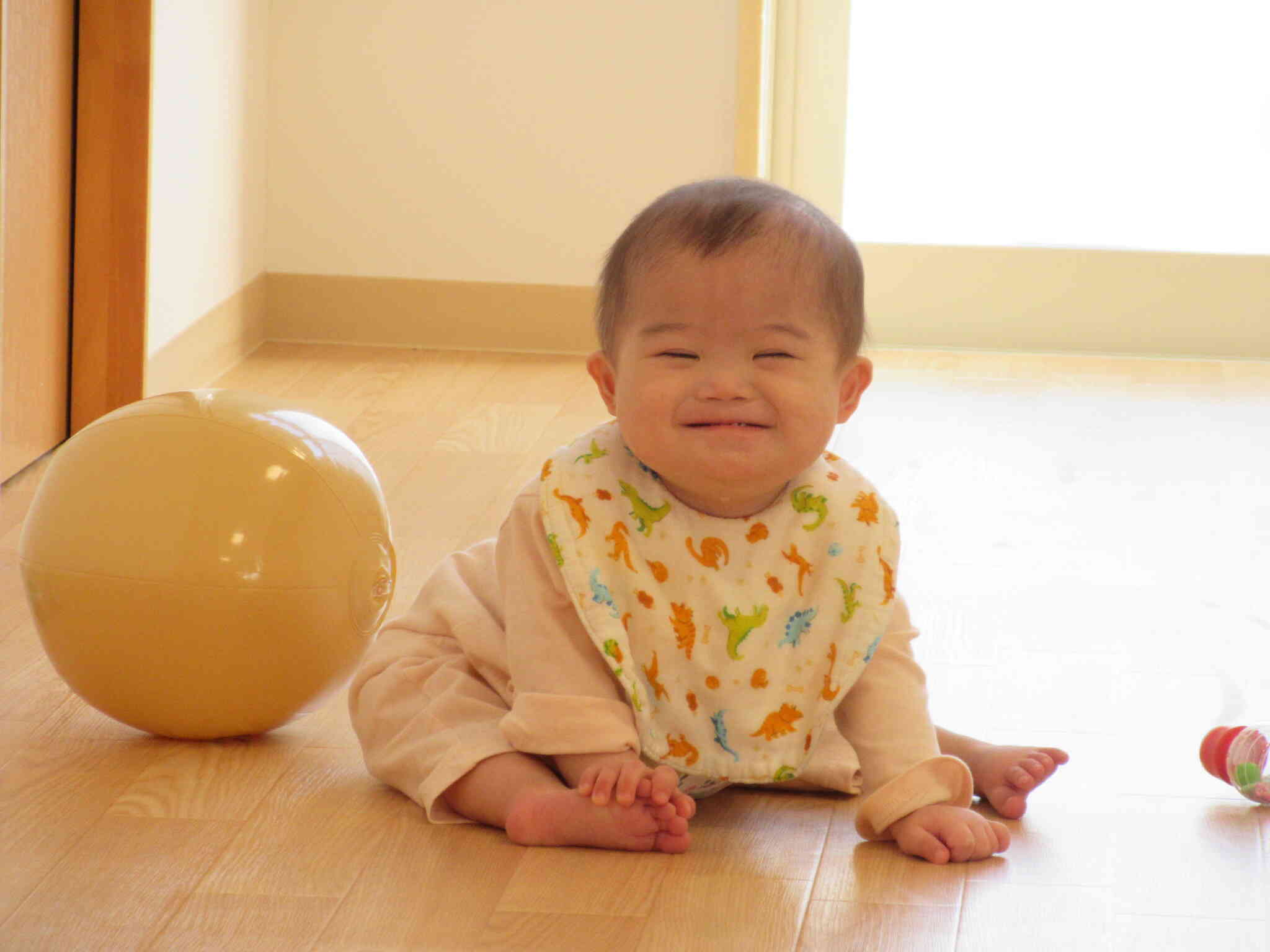 ぺたぺた・かきかき②(0歳児)