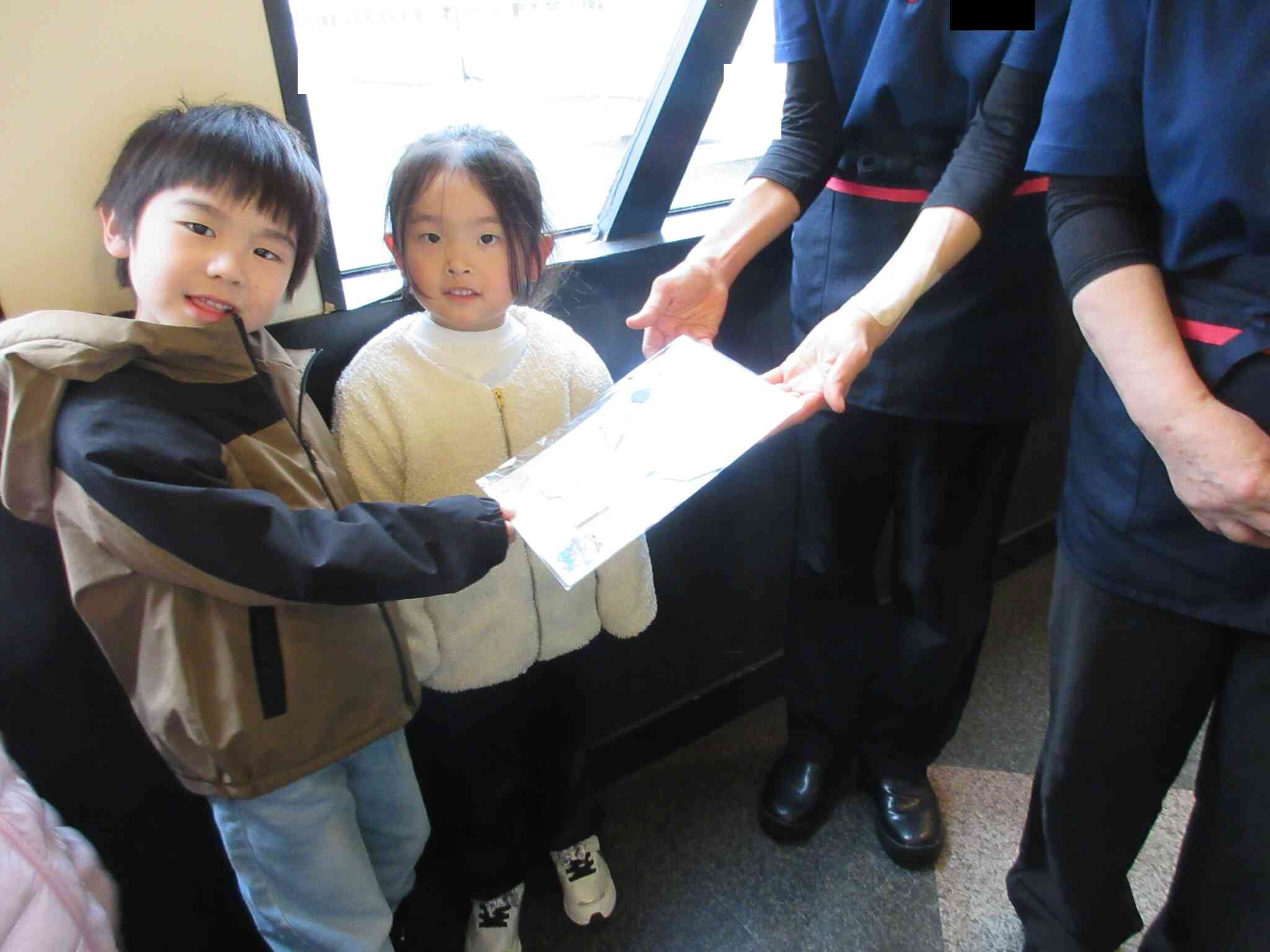 ハロウィンでご協力いただいたお店の人に”ありがとう”