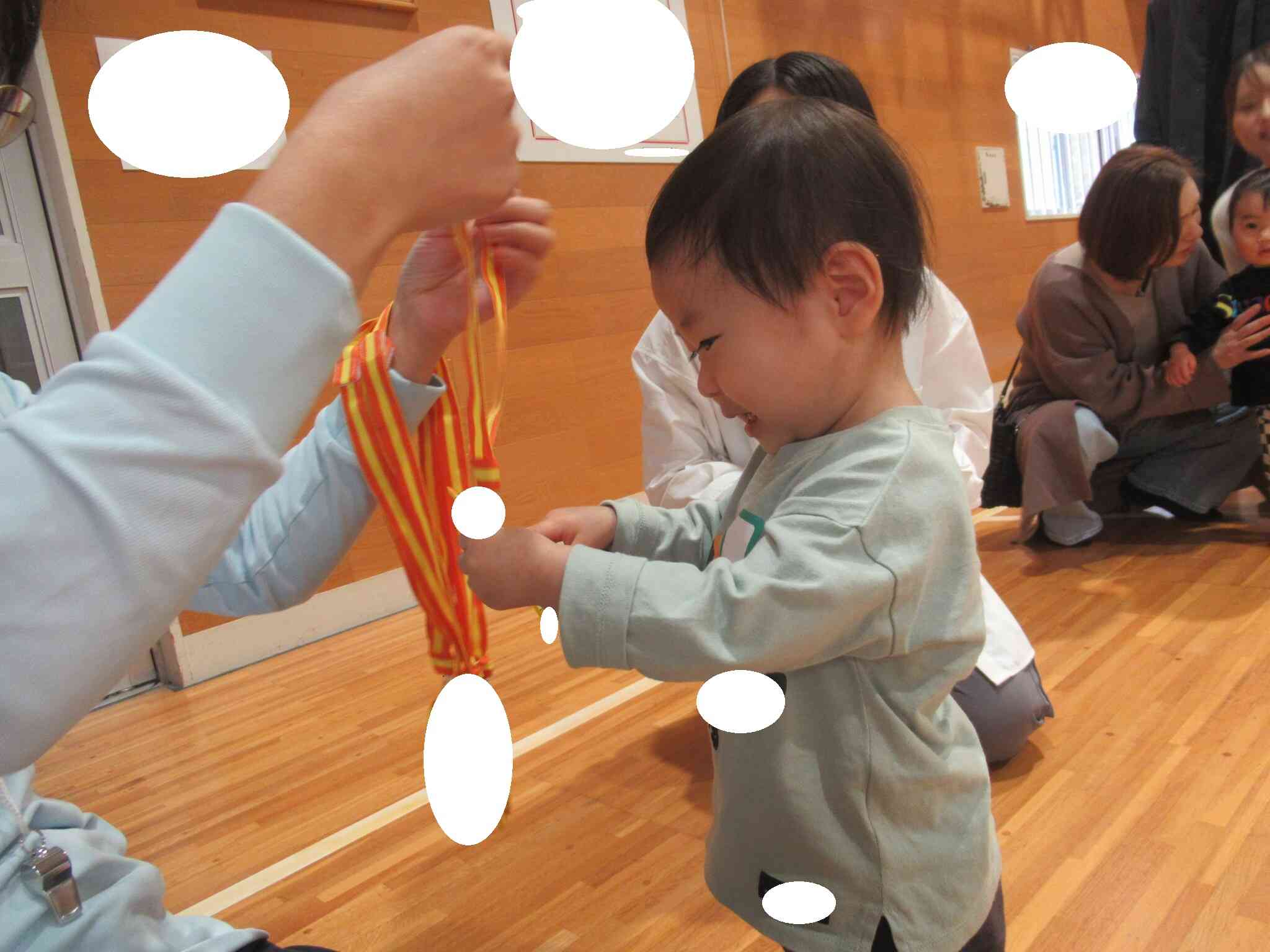 キャラクターを見つけて「あっ！」と指さし。喜んでもらえたようで嬉しいです。