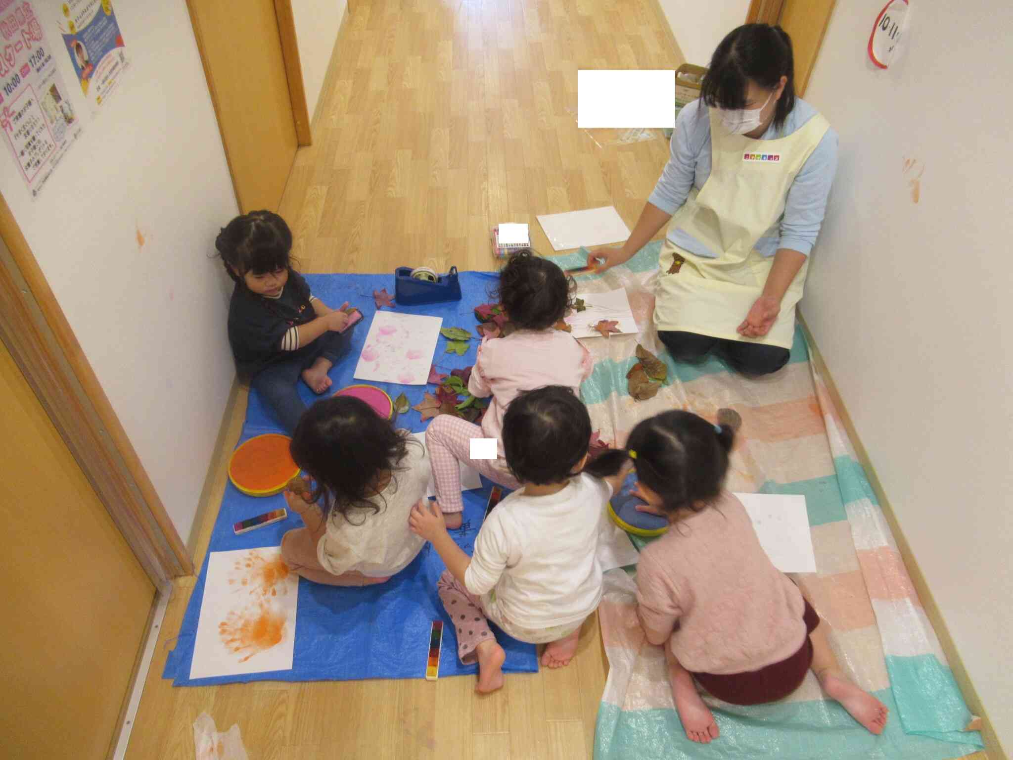 いろいろペタペタ(2歳児)