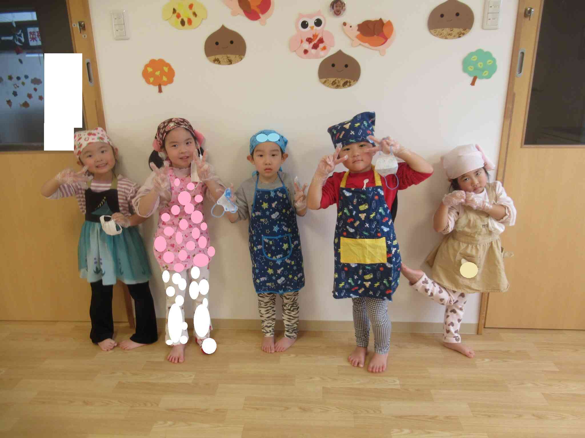 みんなで決めポーズ！楽しかったみそたんぽ作り。またみんなでクッキングしようね！