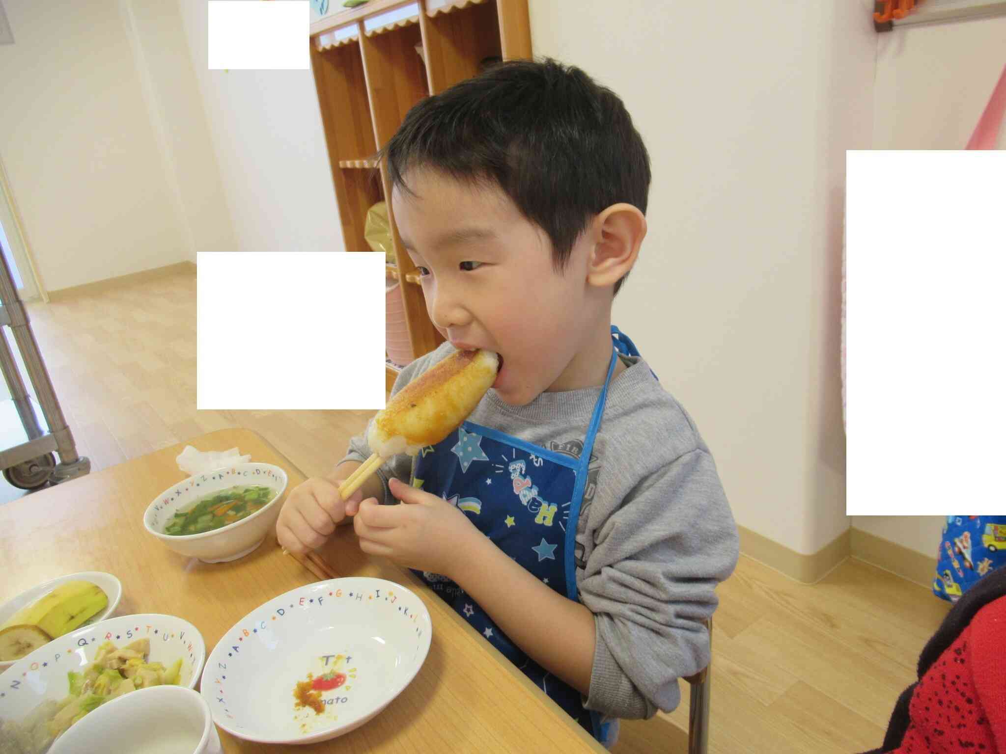 自分で作ったため、食べるのが少しもったいなく感じていたお友達。食べ始めるとあっという間にペロリと食べていました。