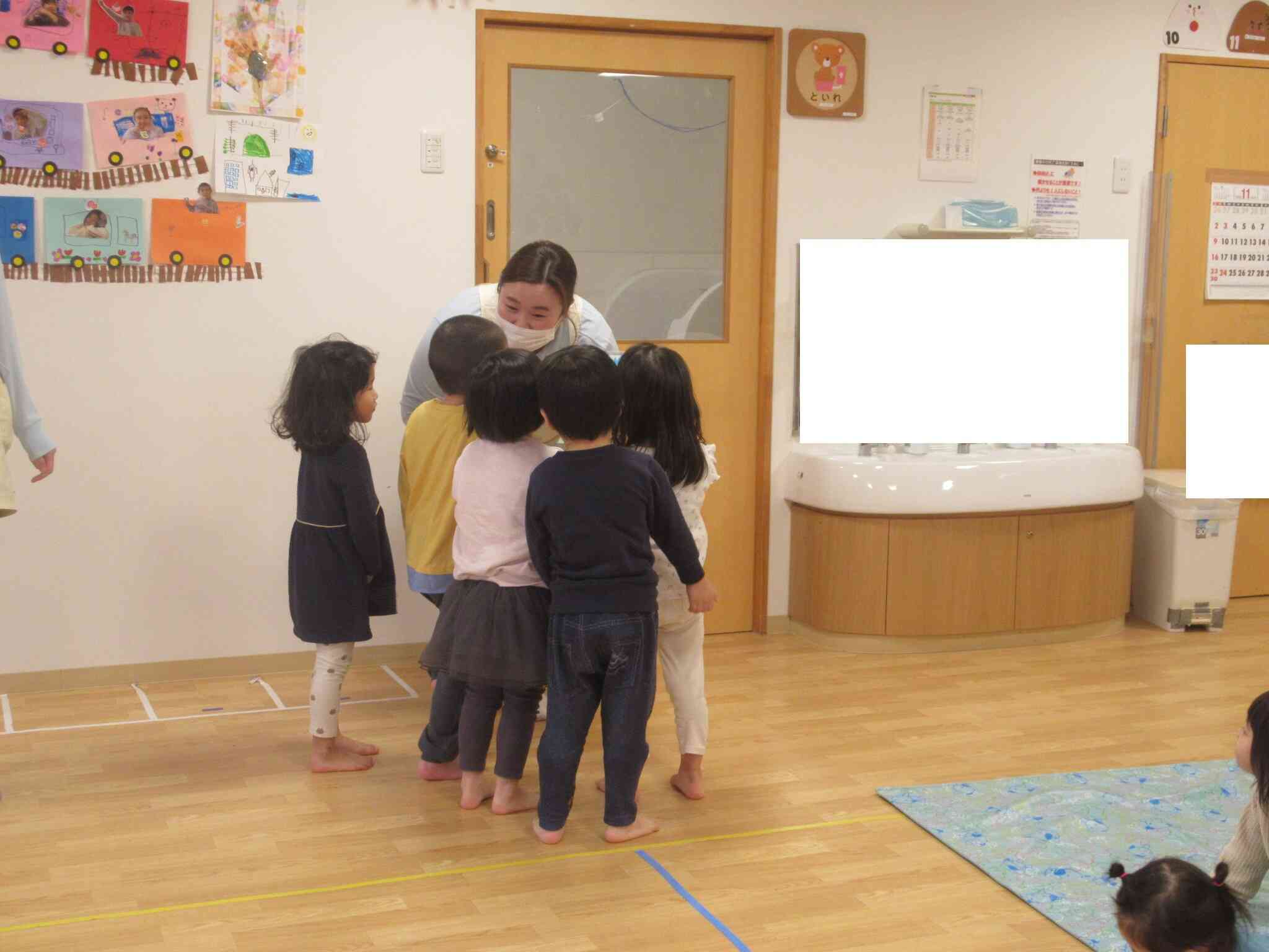 「これ作ったの」「頑張ったんだよ」「園長先生大好き～」