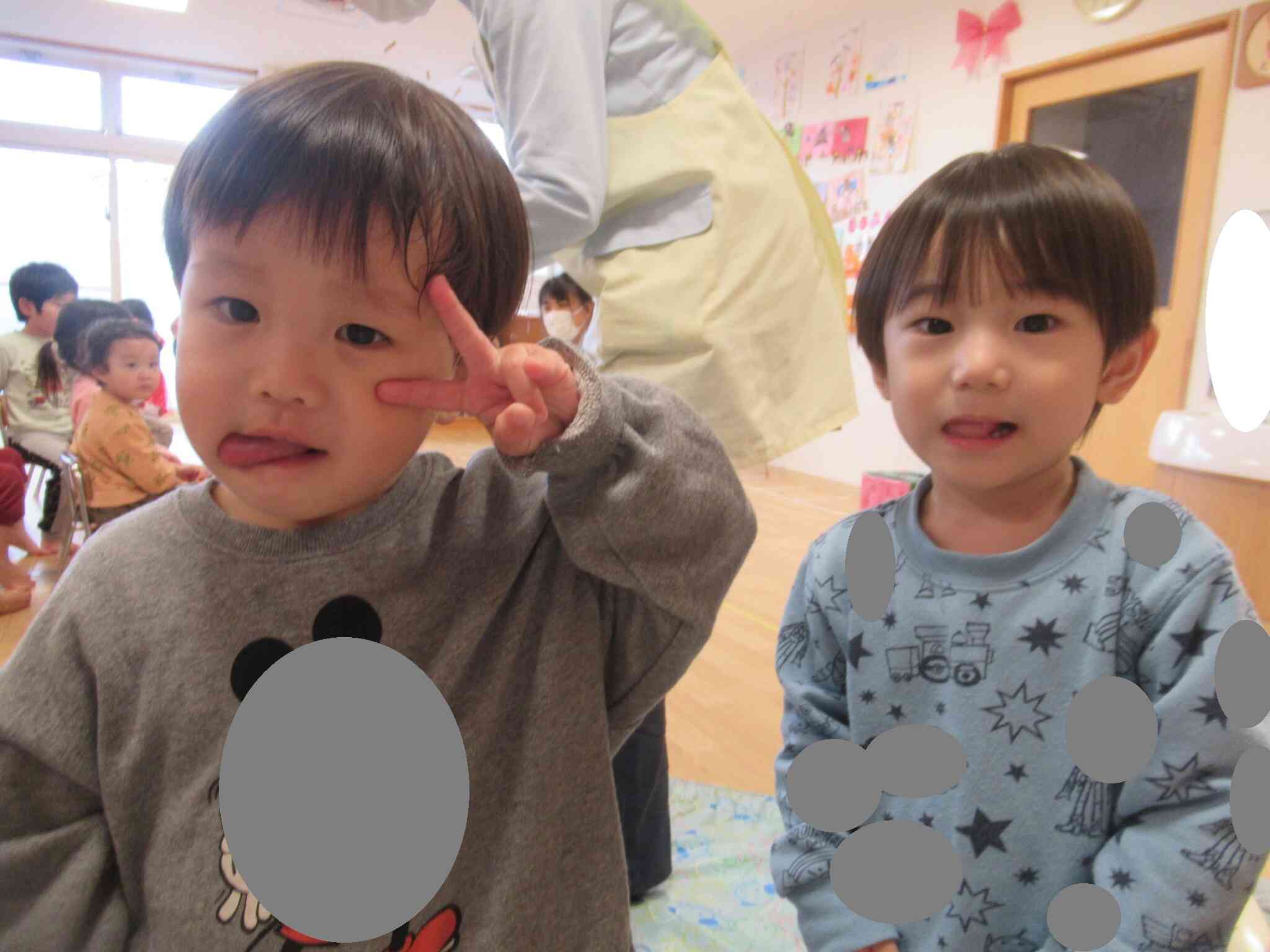 お友達とハイポーズ！仲良しな2人です。