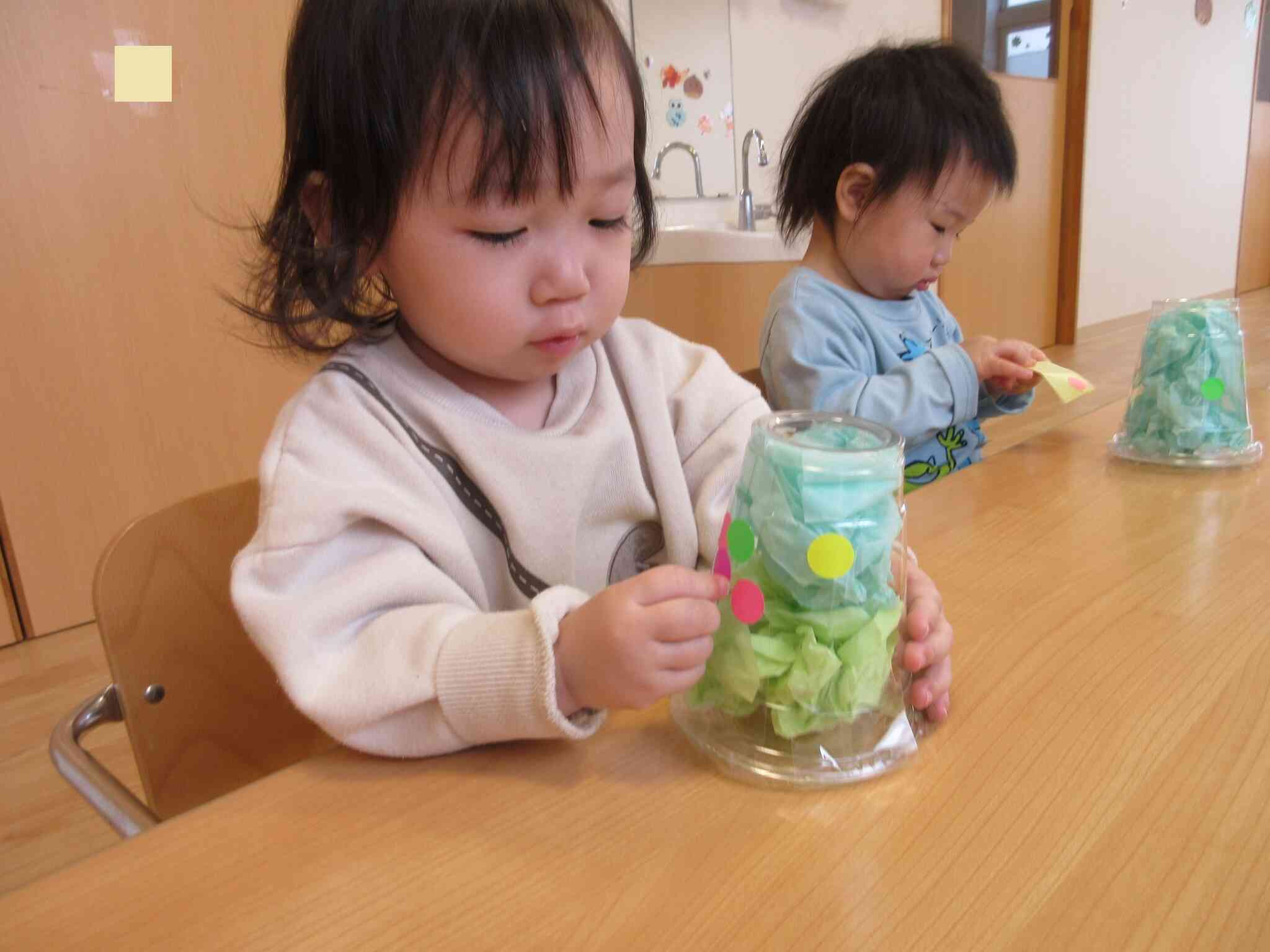 指先の運動(0歳児)