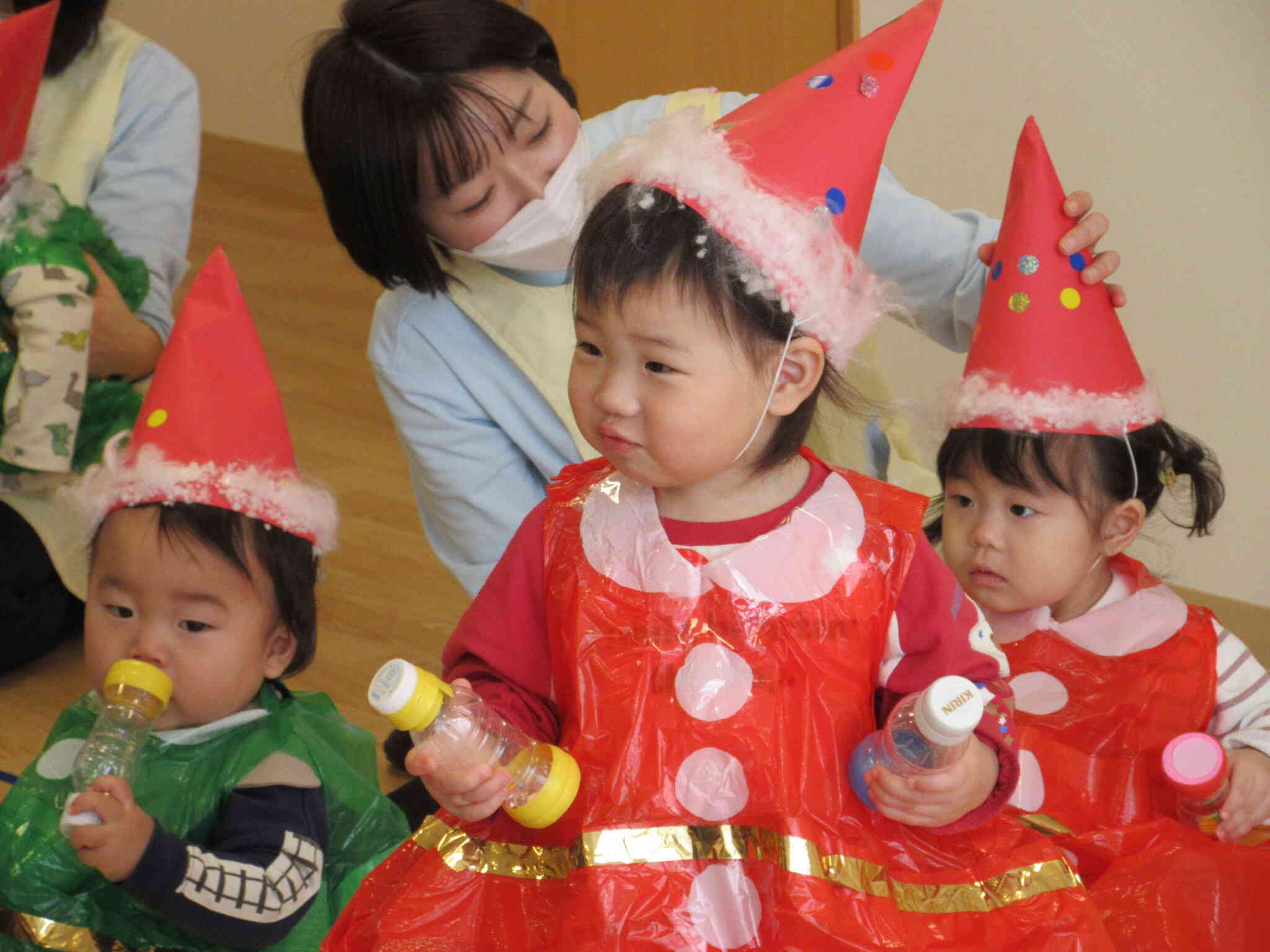 マラカスをもってノリノリです！