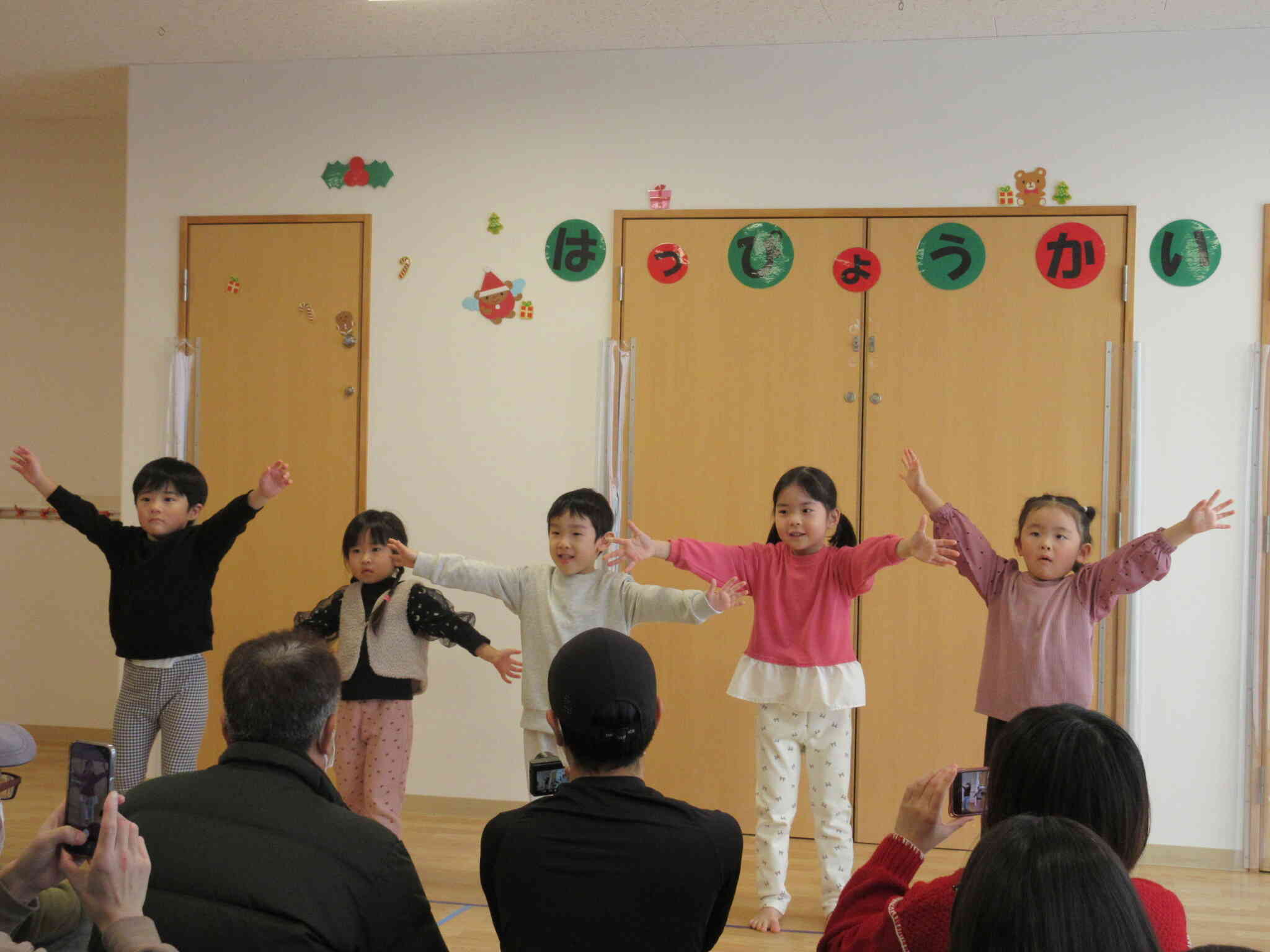 時々、歌も口ずさみながら楽しく踊っていました