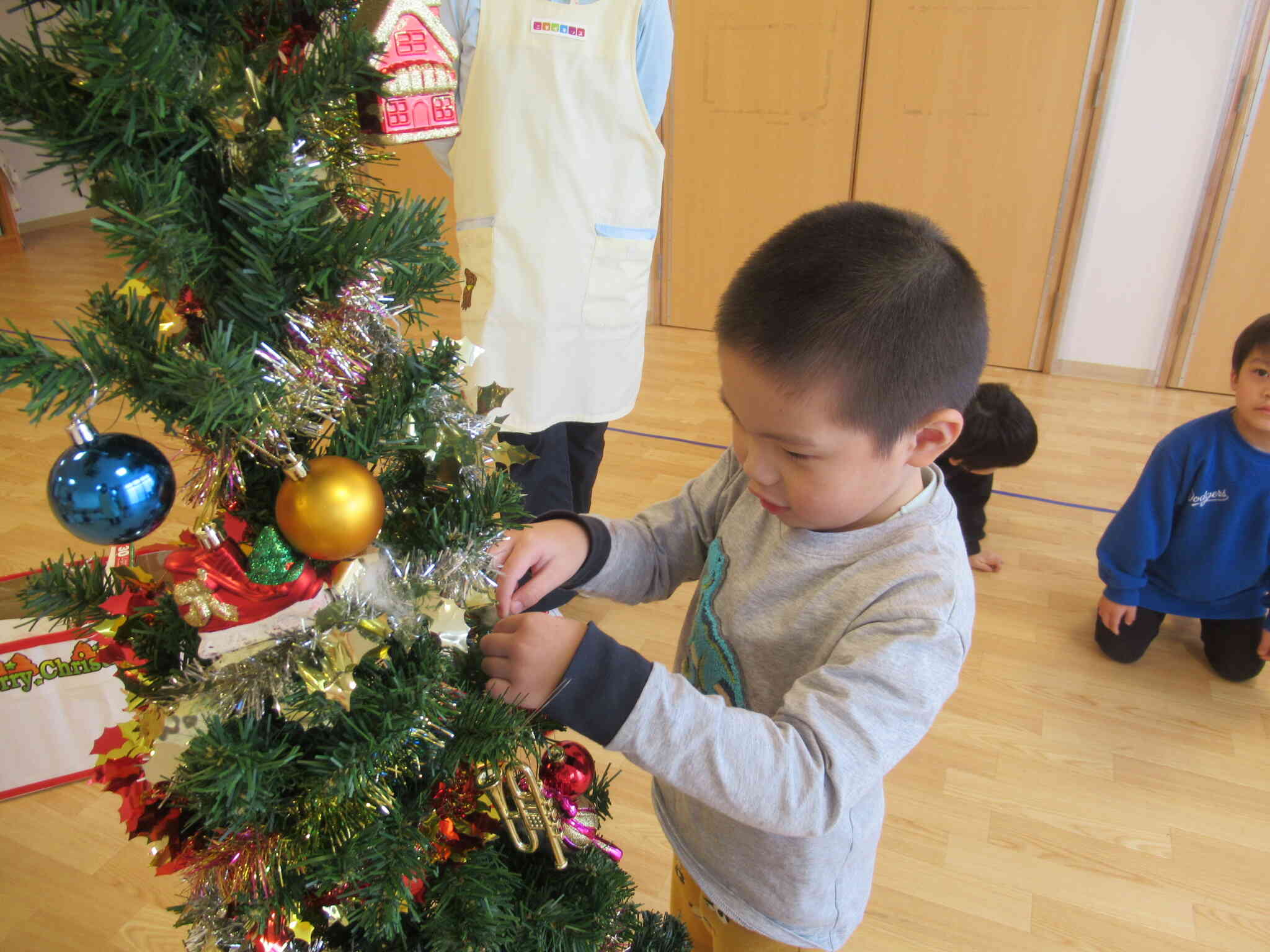 「どこに飾ろうかな？」と場所も選んでいたお友達です。
