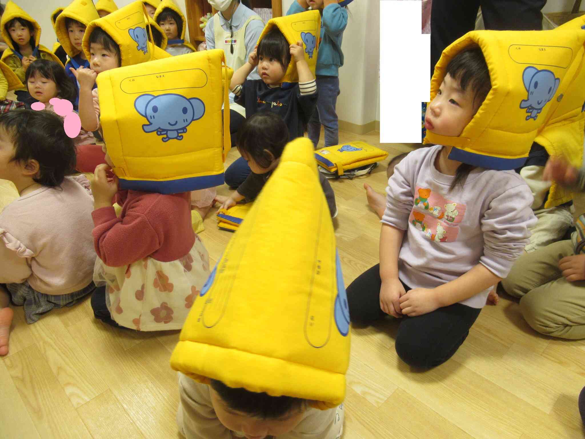 小さい子達も真剣にお話を聞いています。