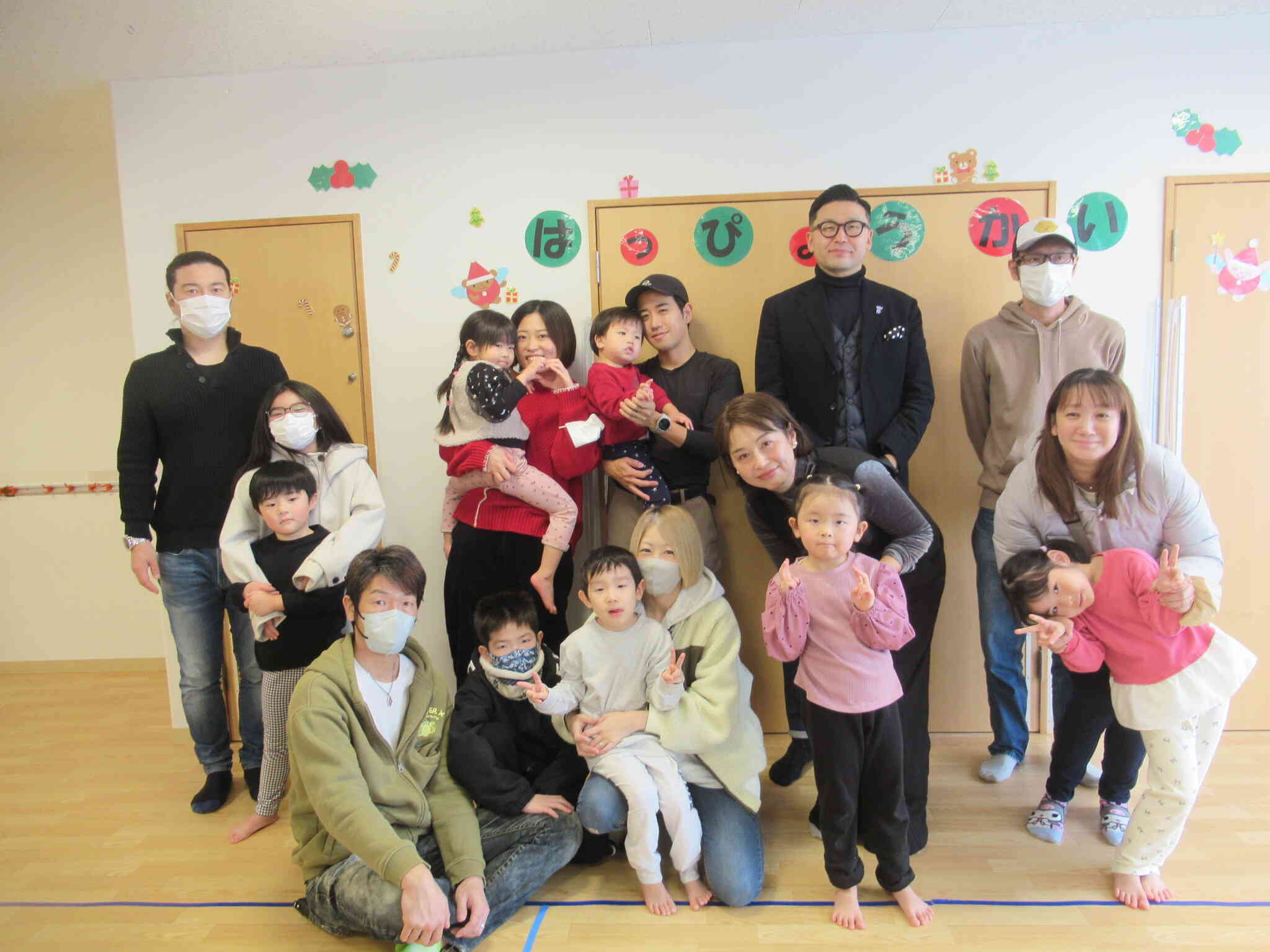 終わった後は、保護者の方も一緒に記念撮影です。とてもよくがんばりました！