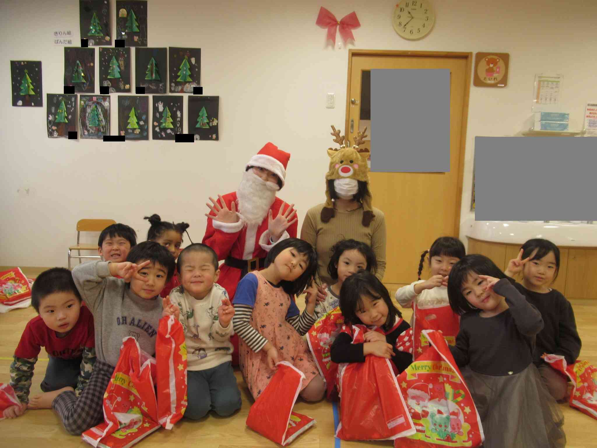 りす組(3歳児)クラスのお友達とパシャリ!