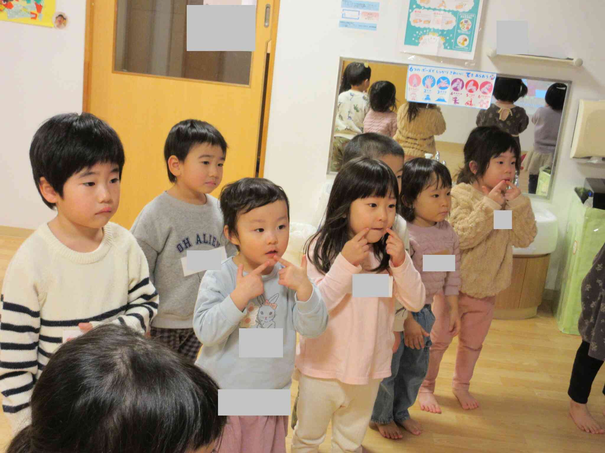 マウスはどこかな？顔の部品を確認しました。