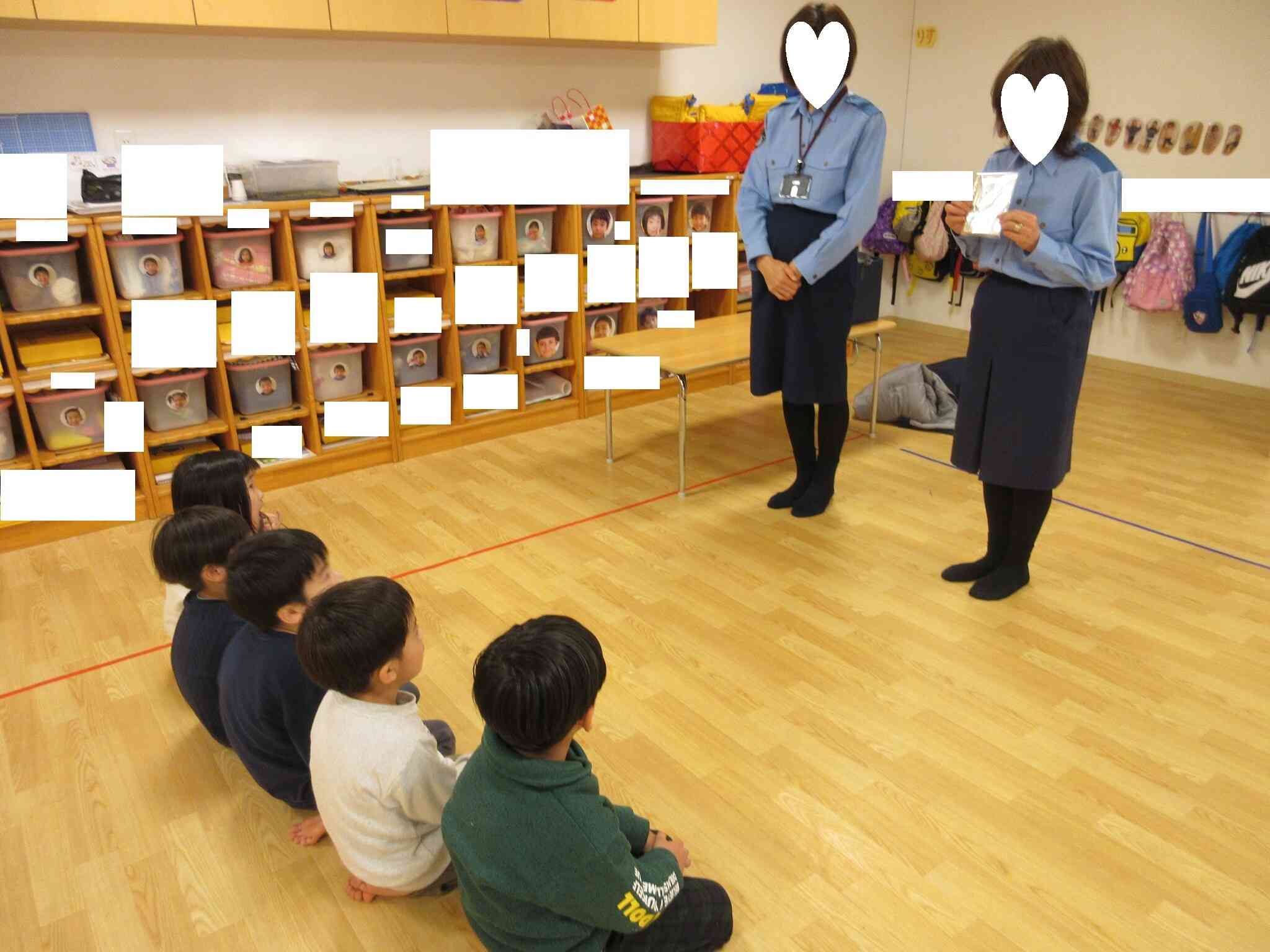 お巡りさんからのお話の様子。