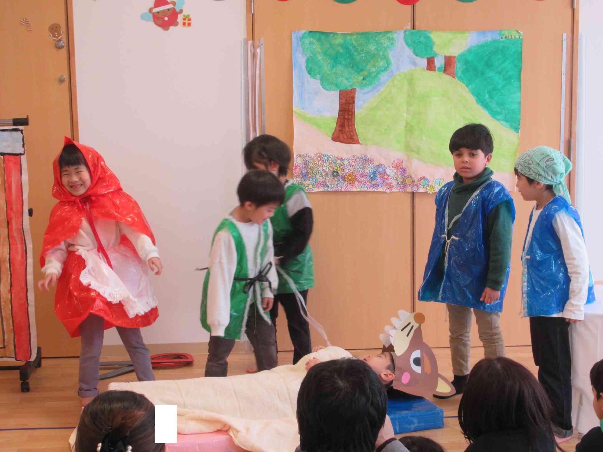 猟師がお腹をハサミで開くと・・・