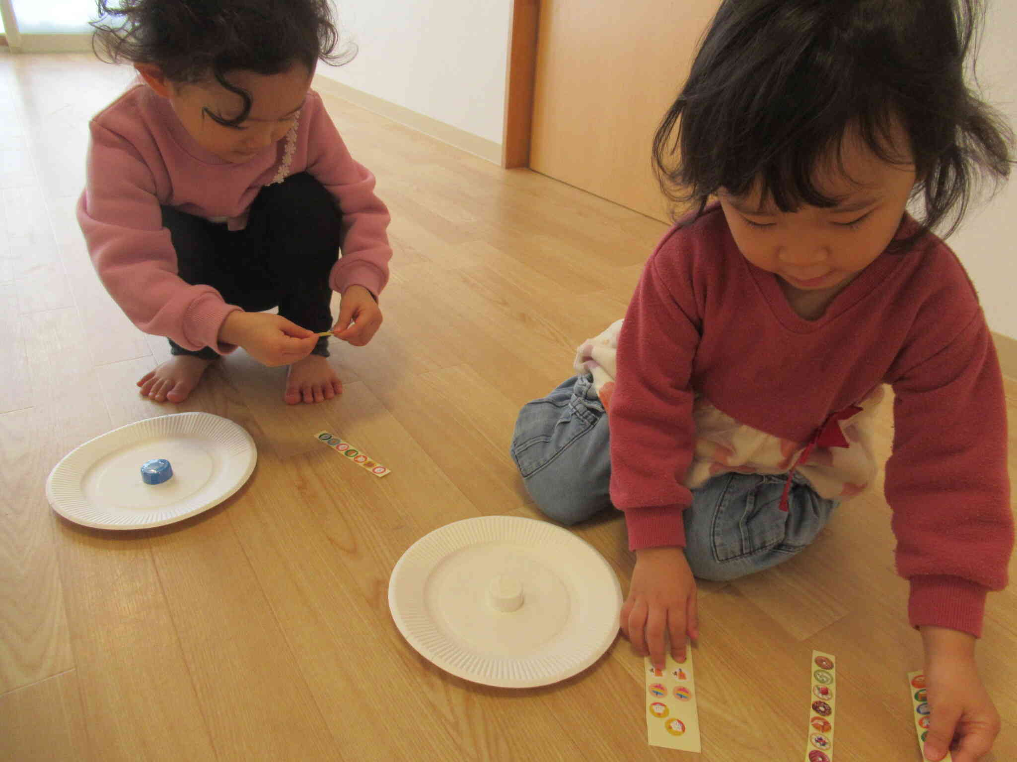 「どのシールを貼ろうかな～？」