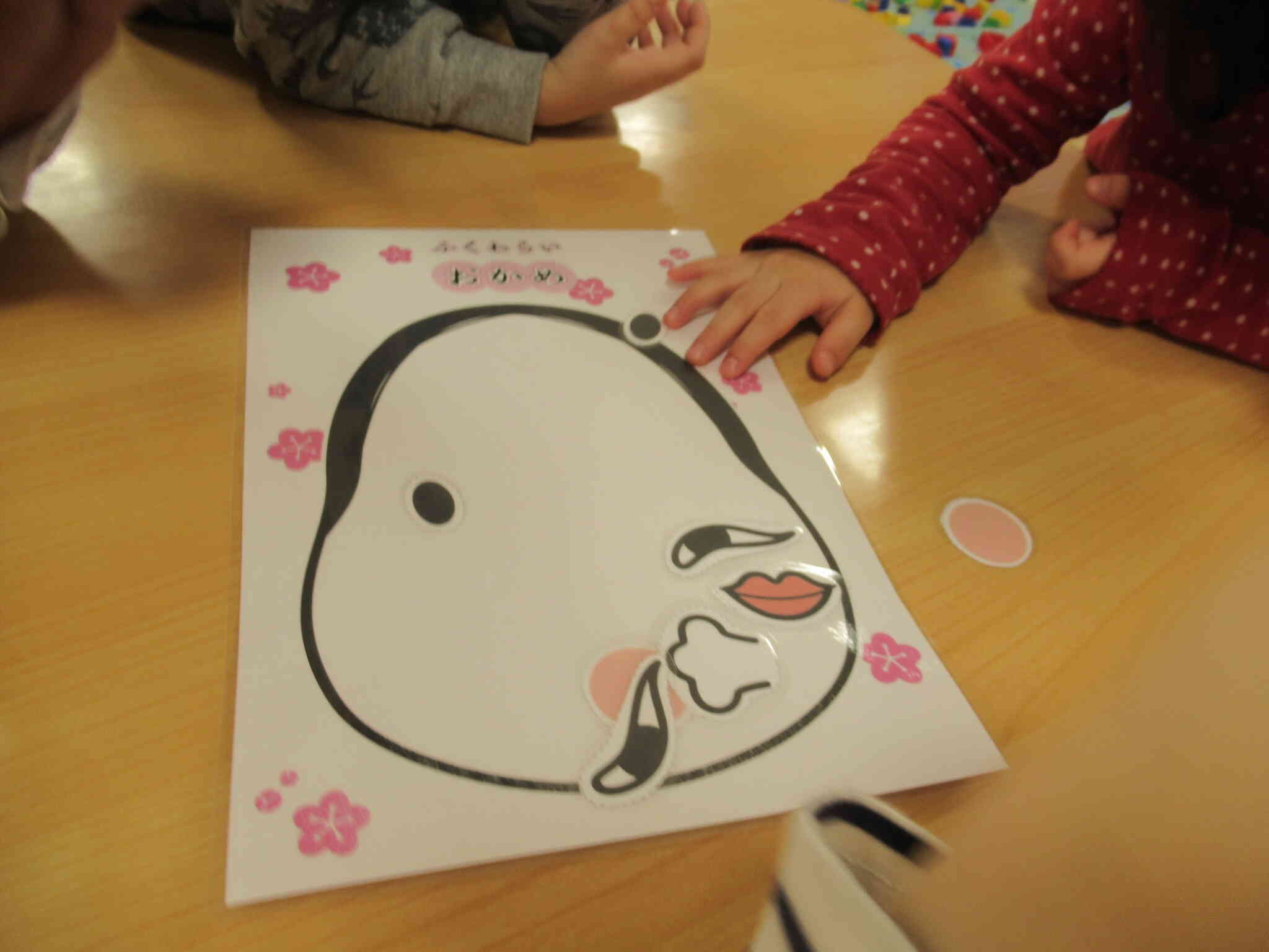 目隠しを外した瞬間の子どもたちが笑顔に変わる表情が印象的でした。