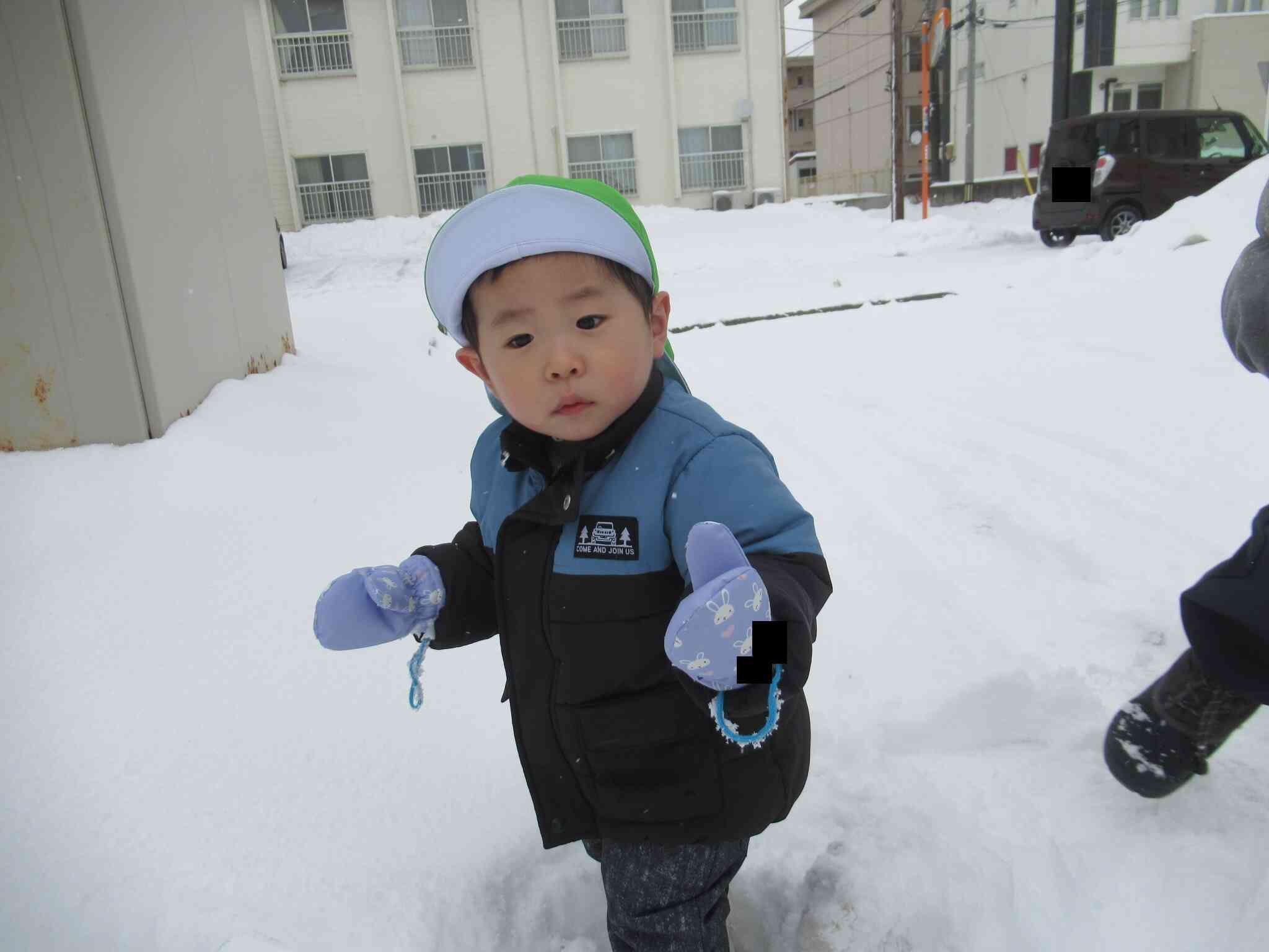 雪の上を歩くのってバランスとるの難しいね。