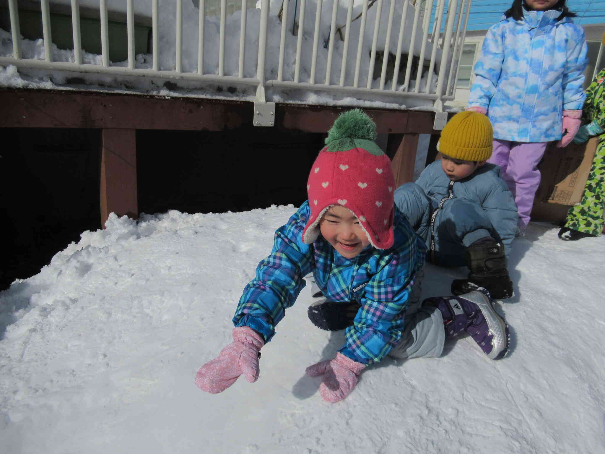 坂道滑るの楽しいー！