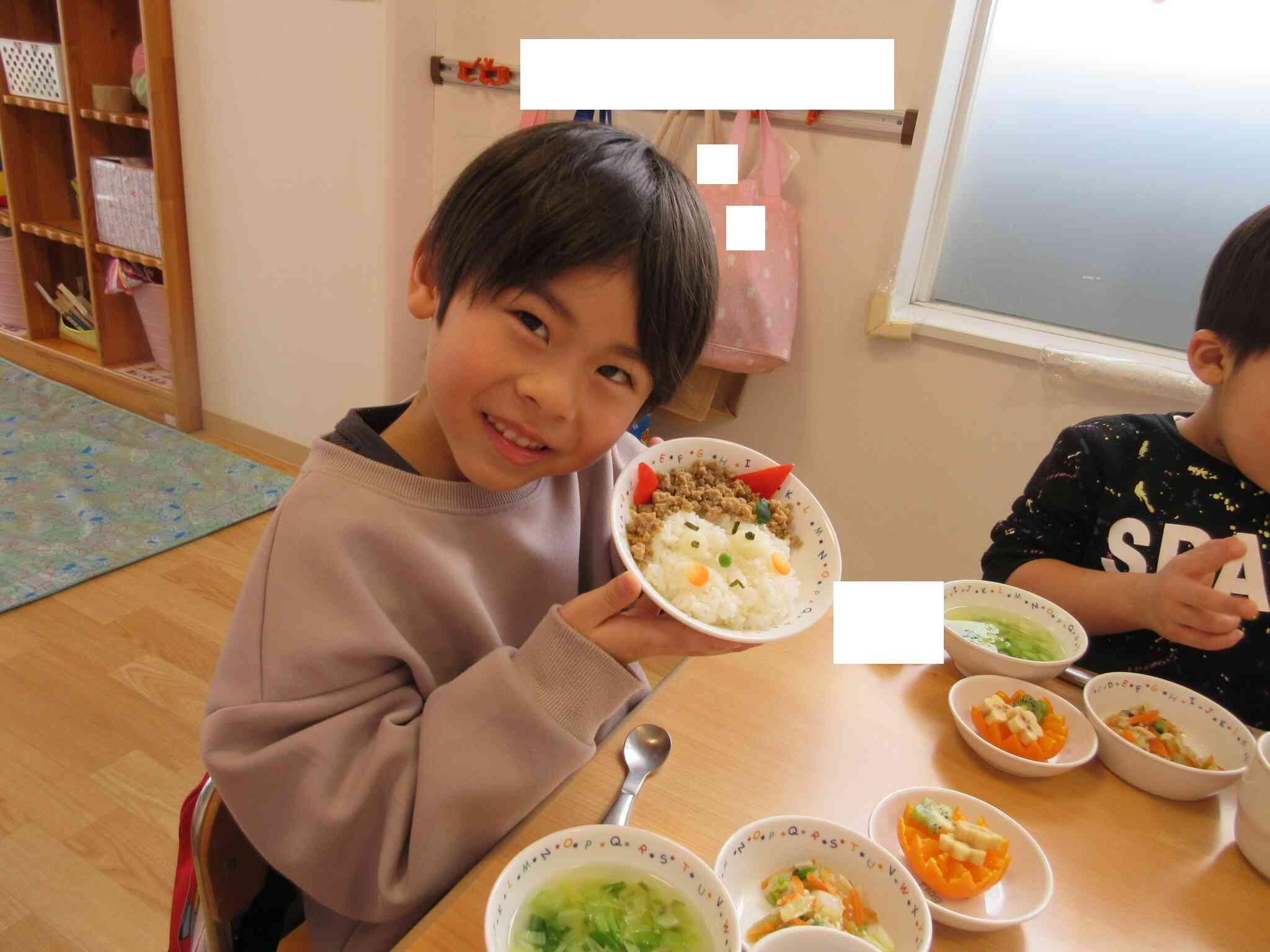 写真を撮っていると「見て、これ！」と紹介してくれました。