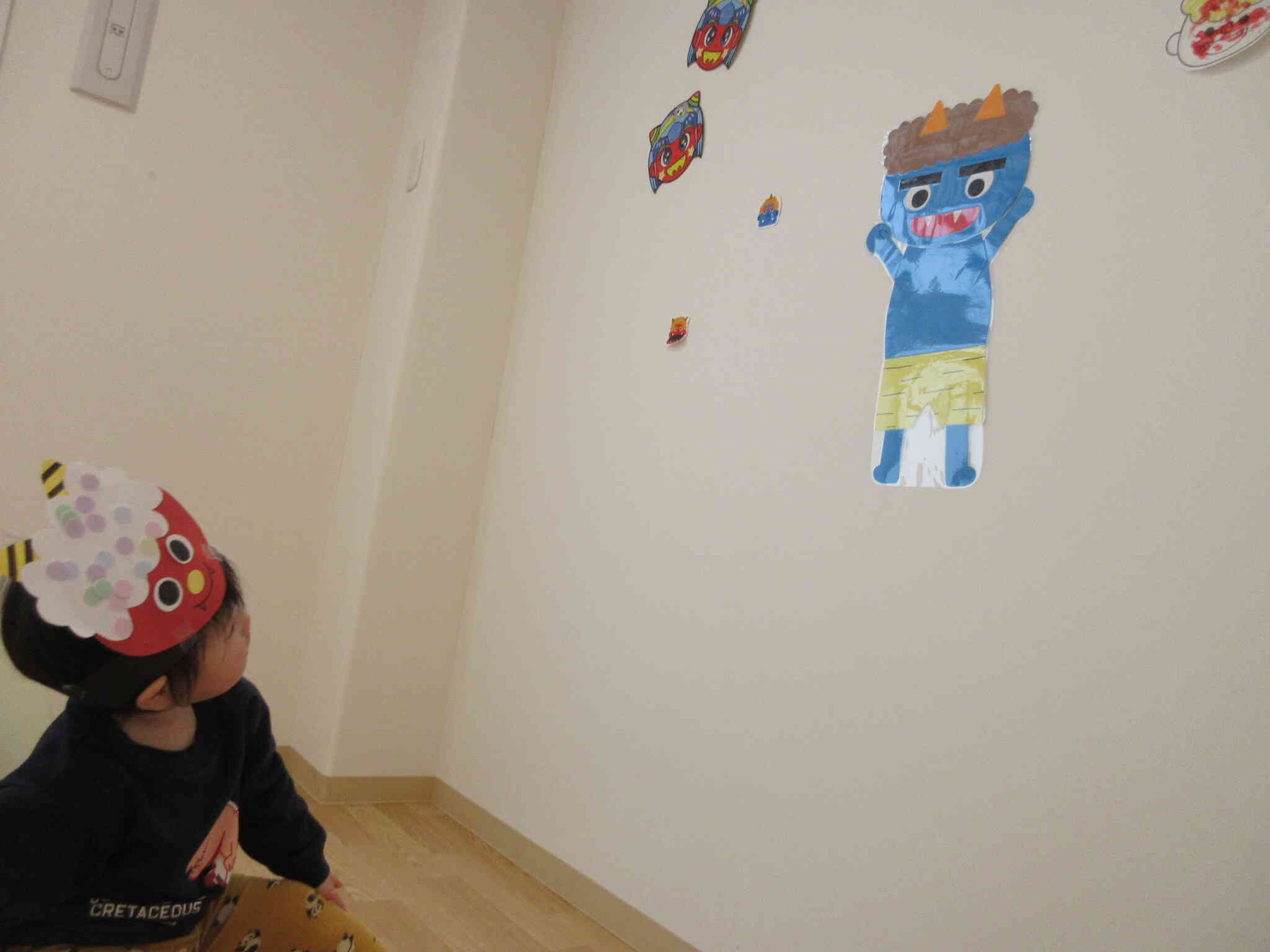 0歳児のお友達のお部屋にも鬼がやってきました。…ちょっと大きいかも！