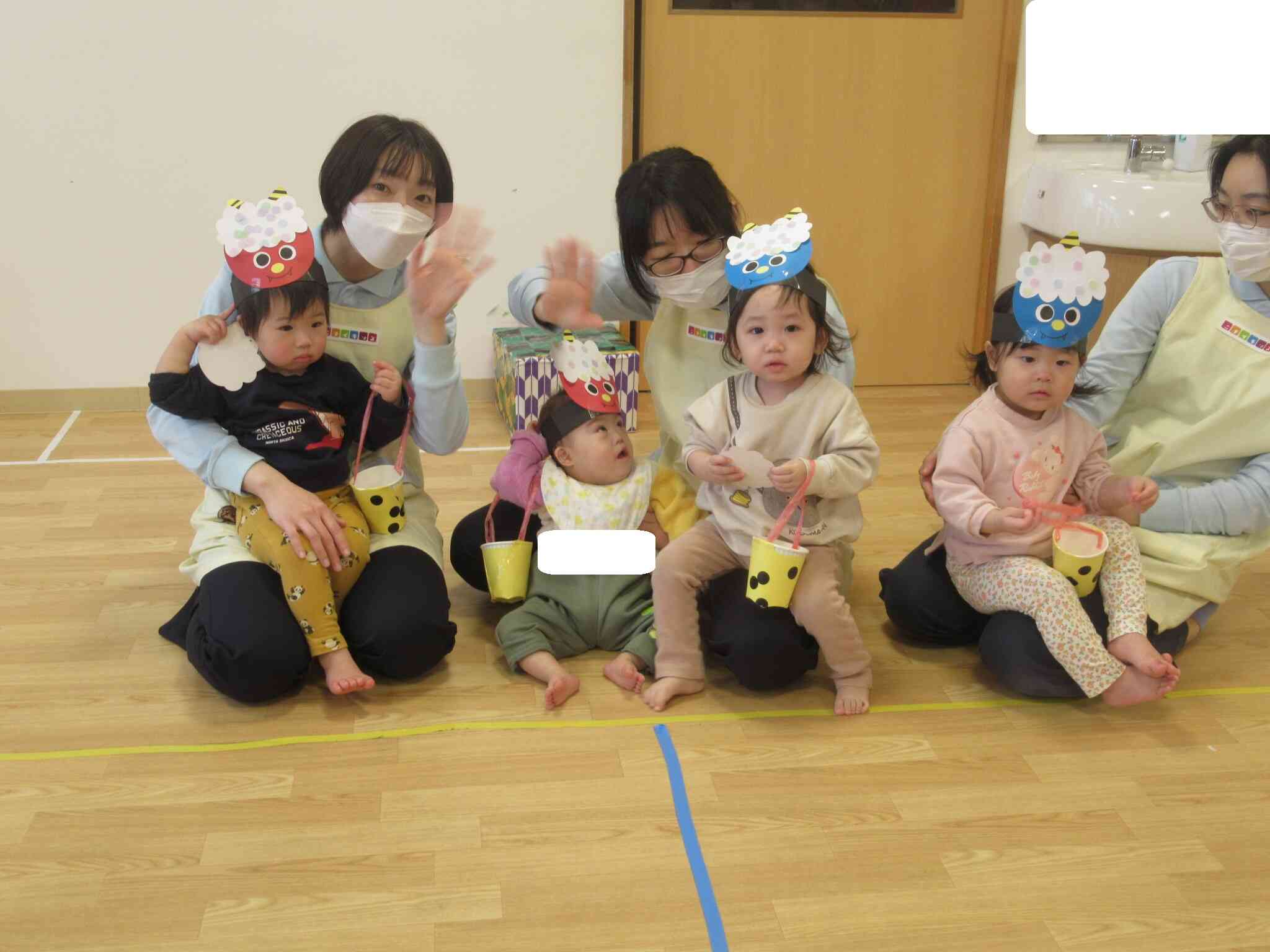 パステルカラーのシールが可愛い鬼さんです。