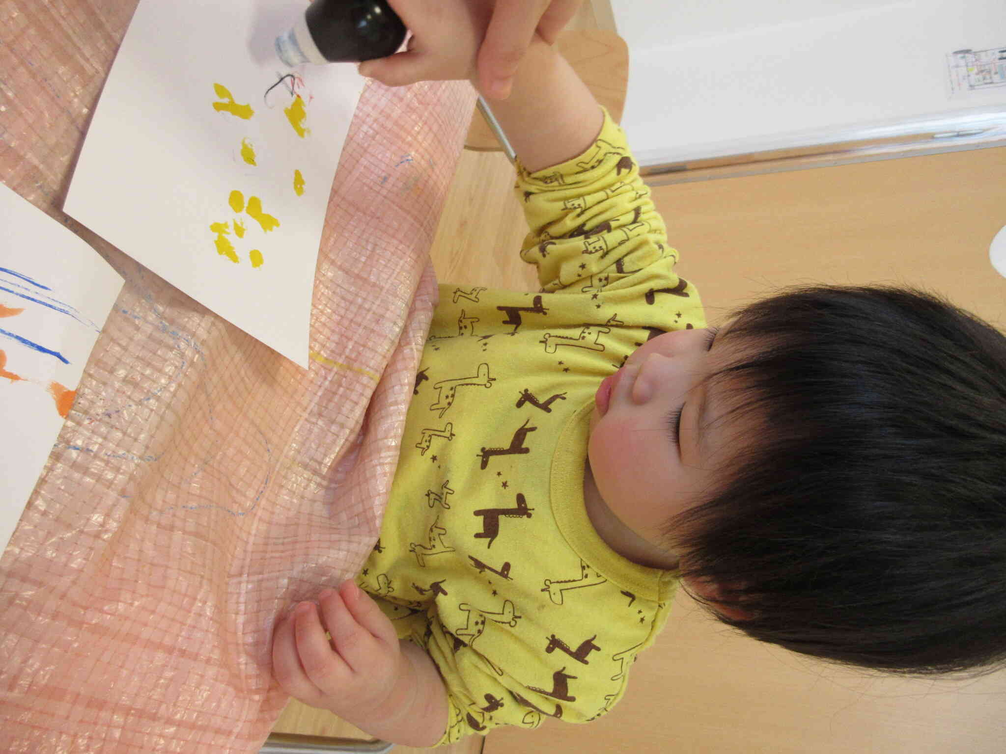 おもいっきり製作活動(0歳児)