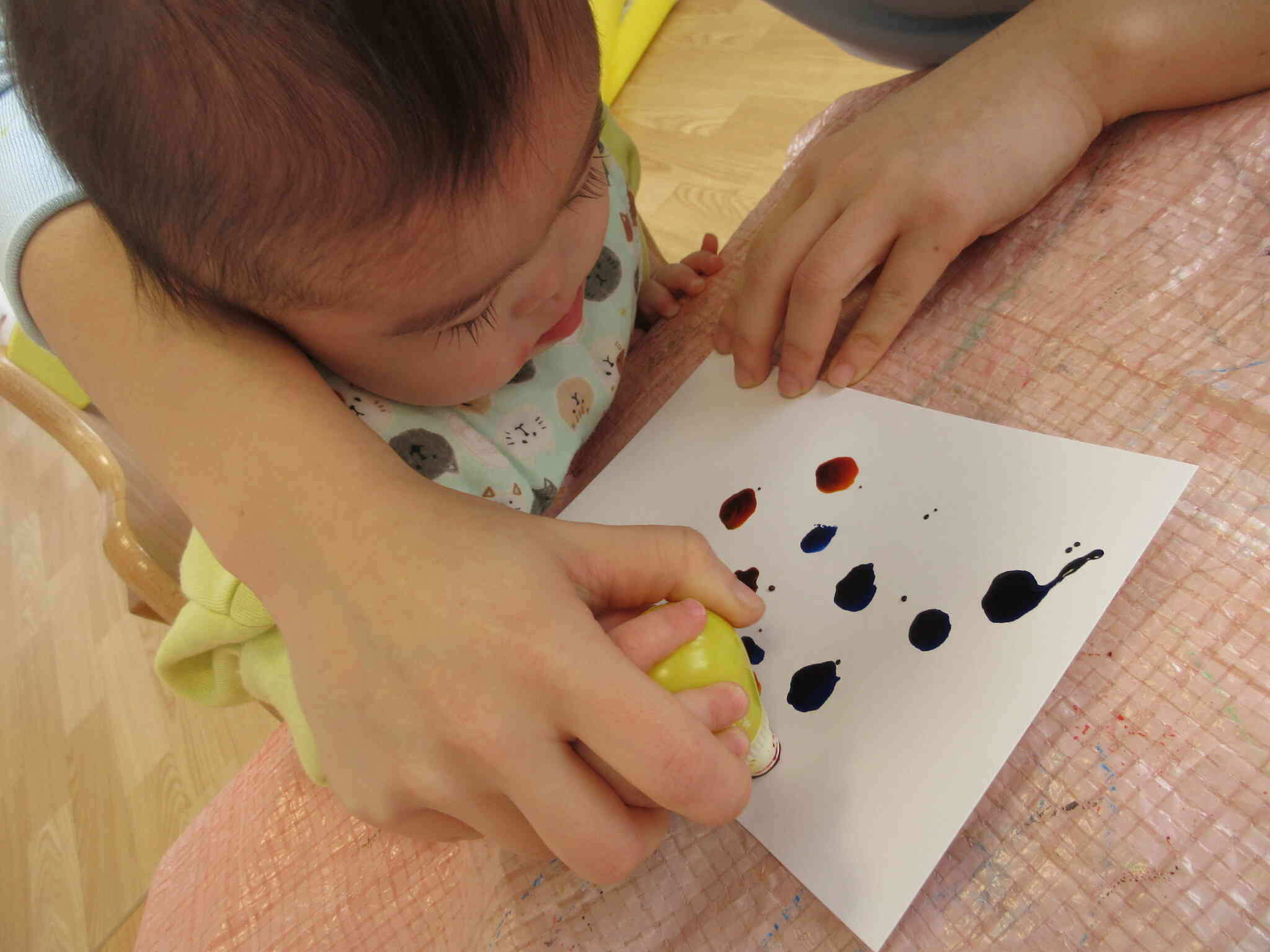 先生と一緒に上手にポンポンできました。