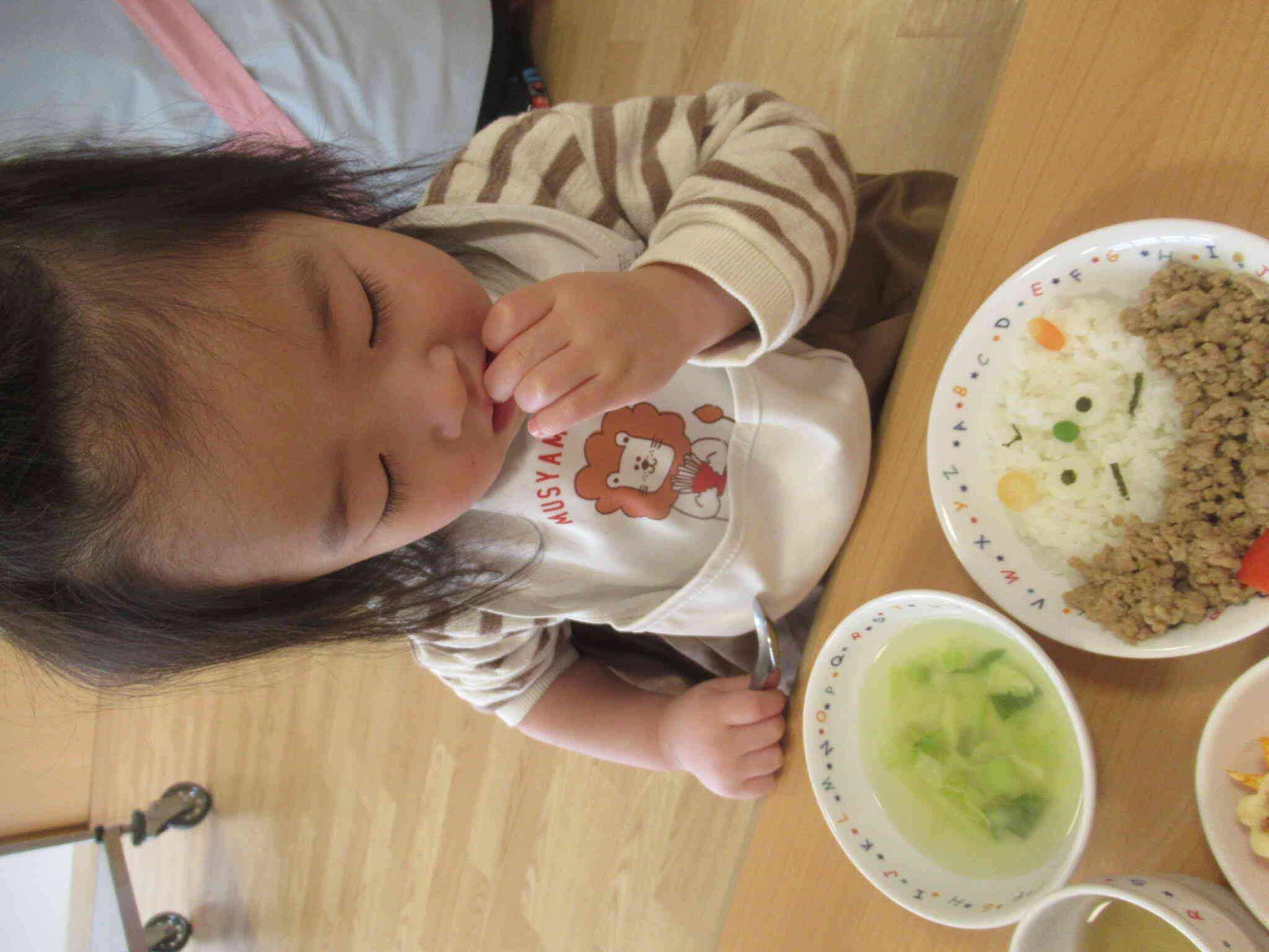 どこから食べようかな？