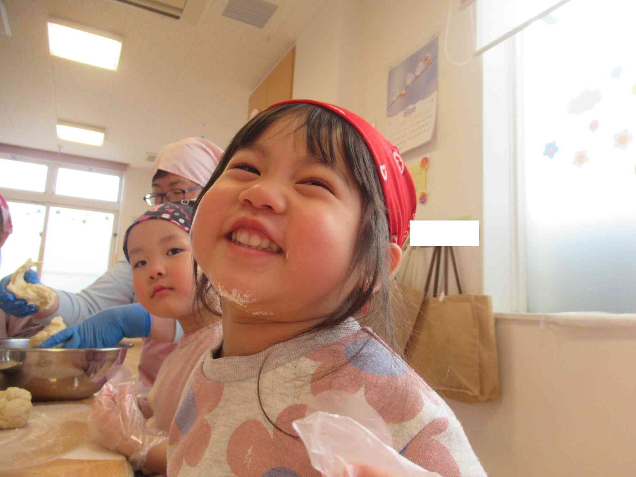 おもいっきりクッキング①(2歳児)