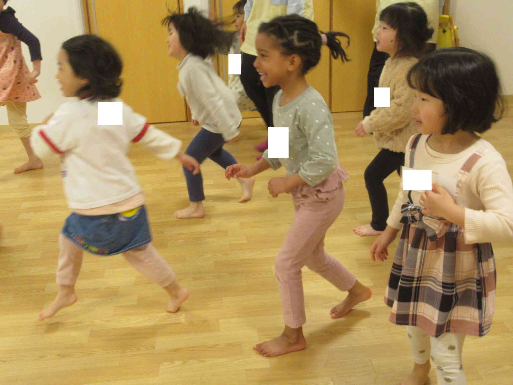 体を動かして遊ぶ！