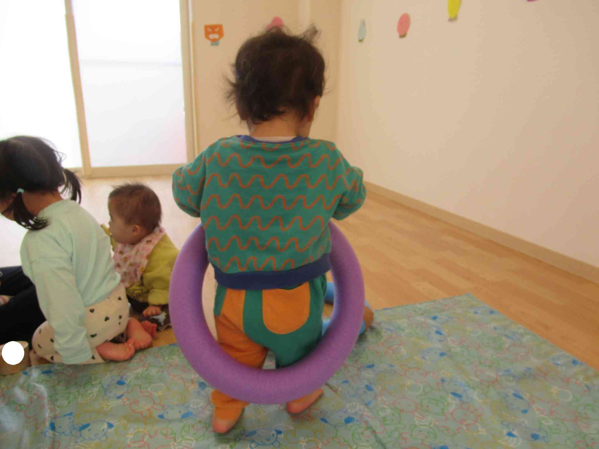 フラフープの練習中