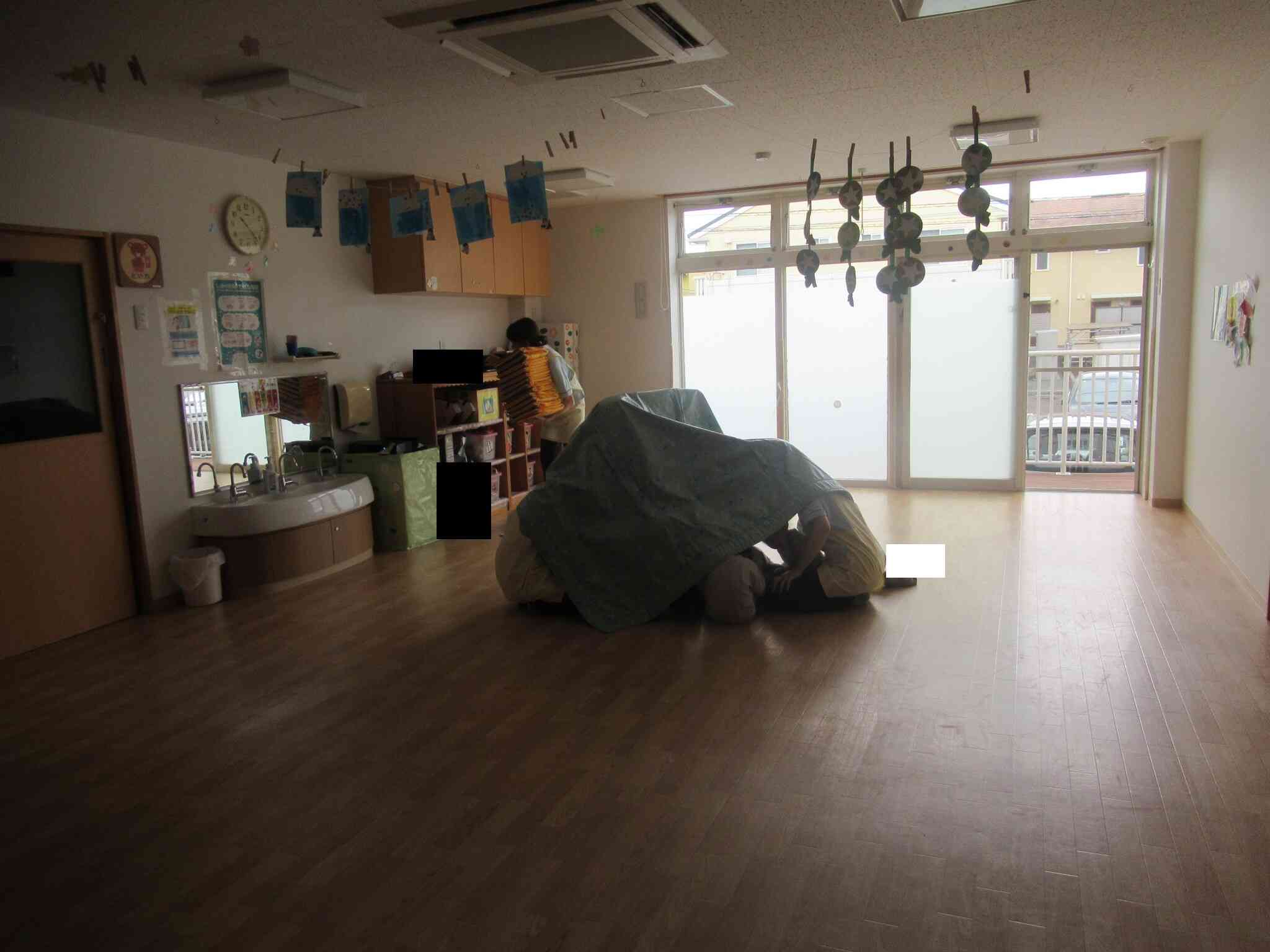 落下するものから身を守るために…