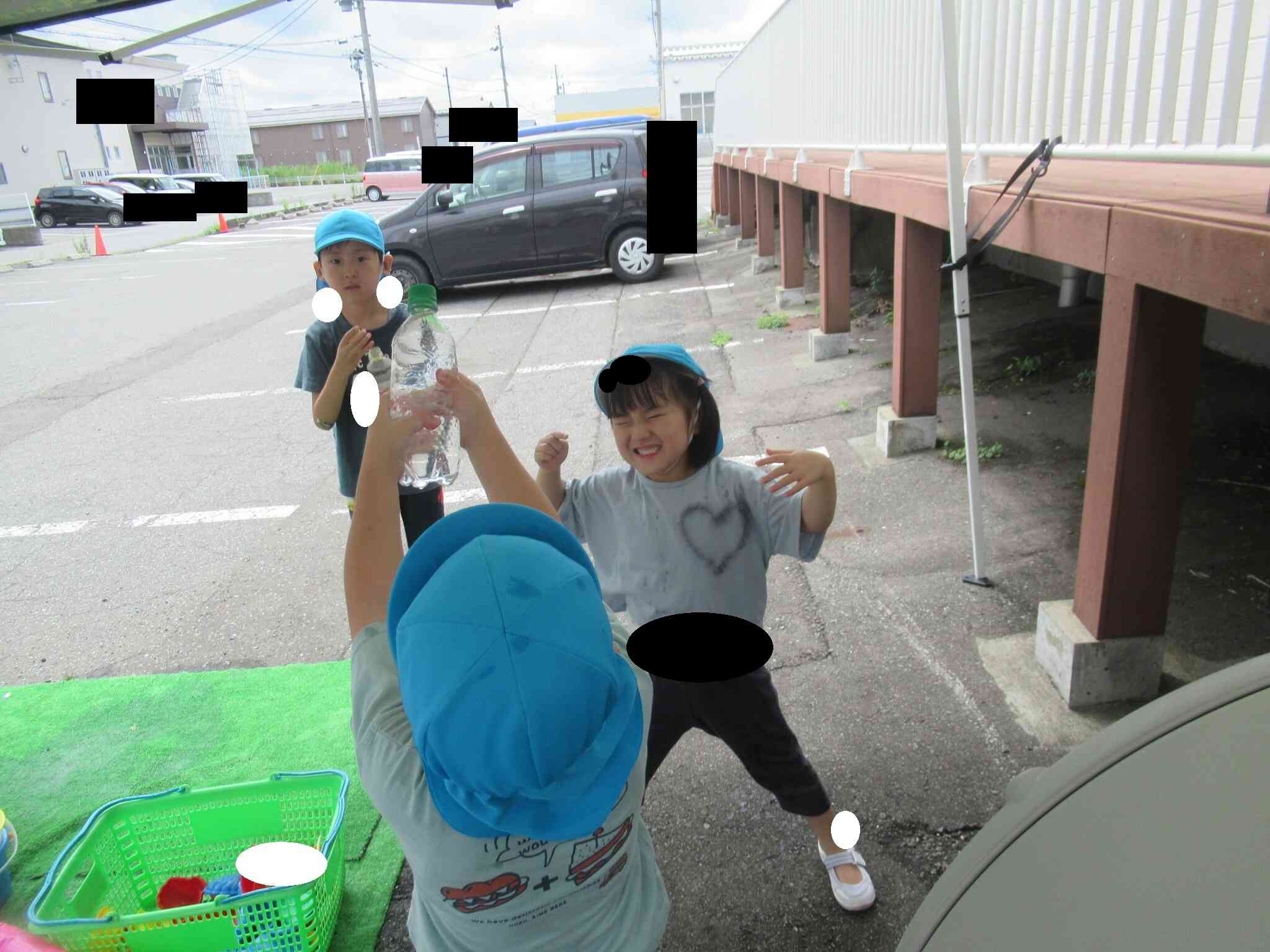 全力で水遊び（4歳児）
