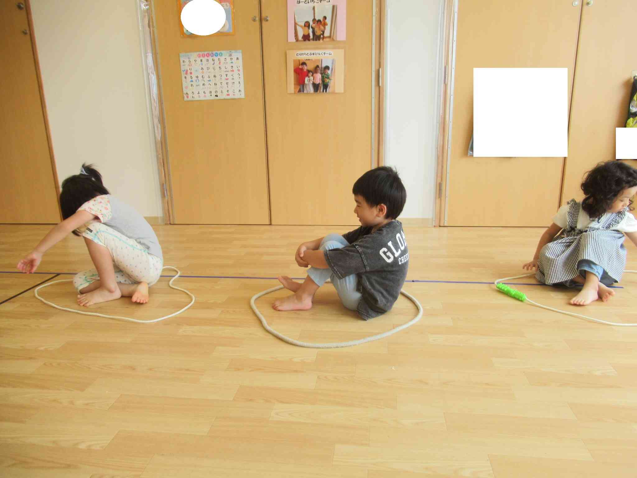 縄跳びを使って…