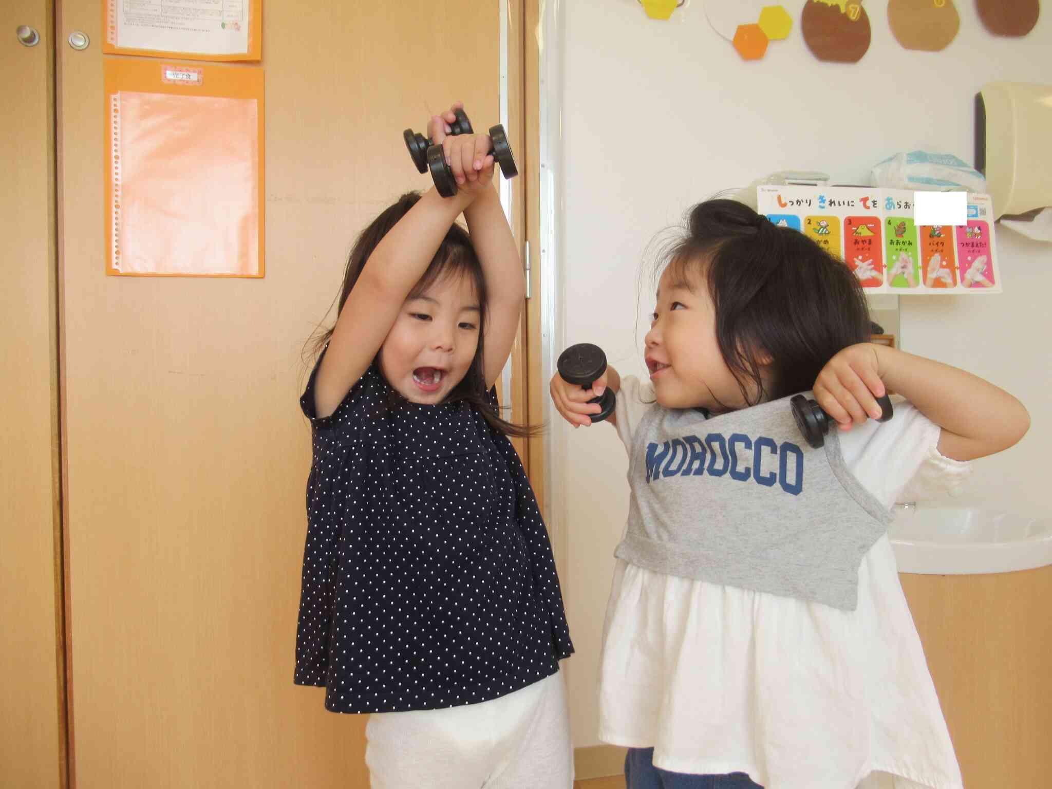 仲良し(2歳児)
