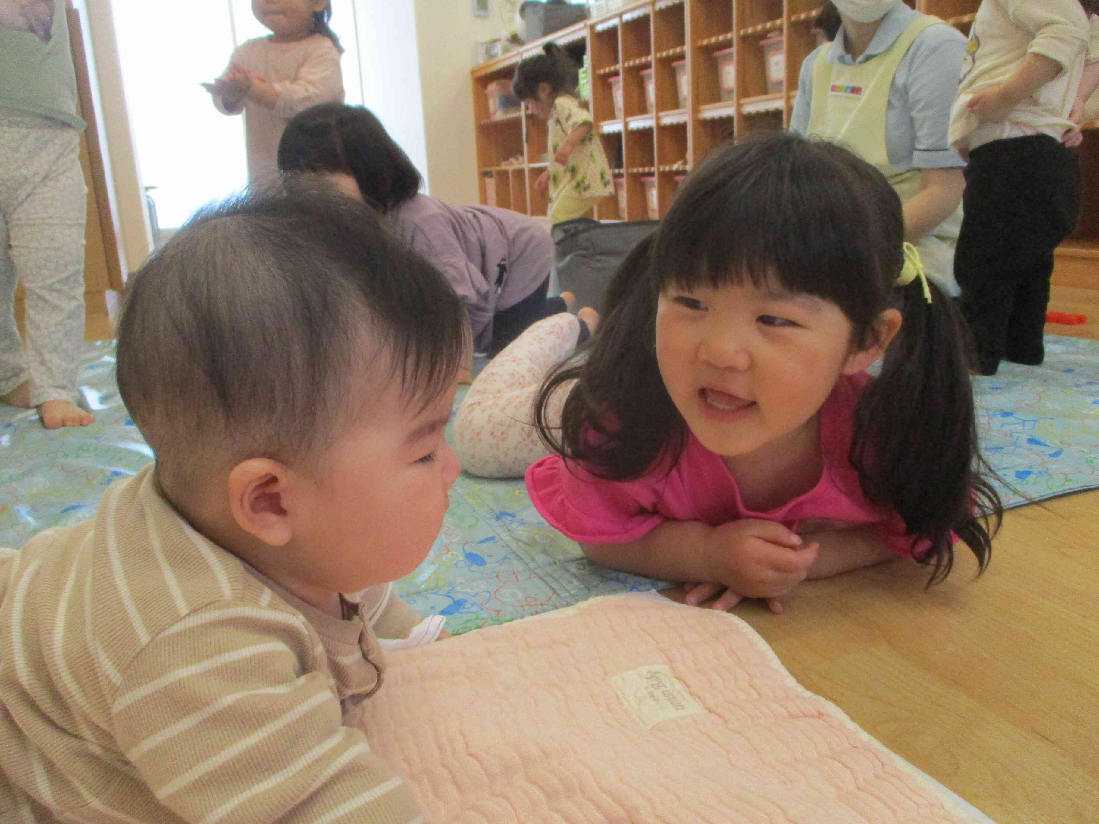 異年齢保育「かわいいね！」